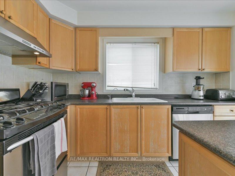 Photo 14 of 3 Misty Brook Crescent, Brampton, Fletcher's Meadow — HOMEH