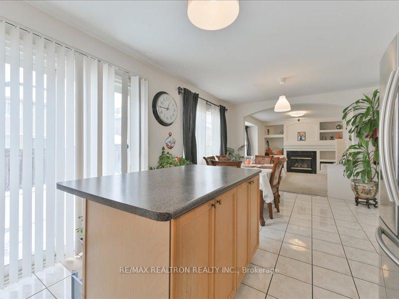 Photo 11 of 3 Misty Brook Crescent, Brampton, Fletcher's Meadow — HOMEH