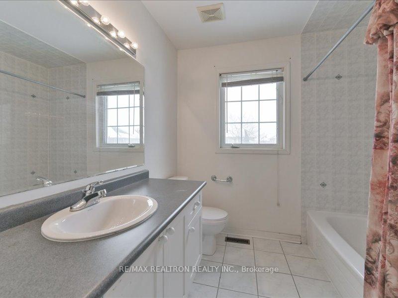 Photo 32 of 3 Misty Brook Crescent, Brampton, Fletcher's Meadow — HOMEH