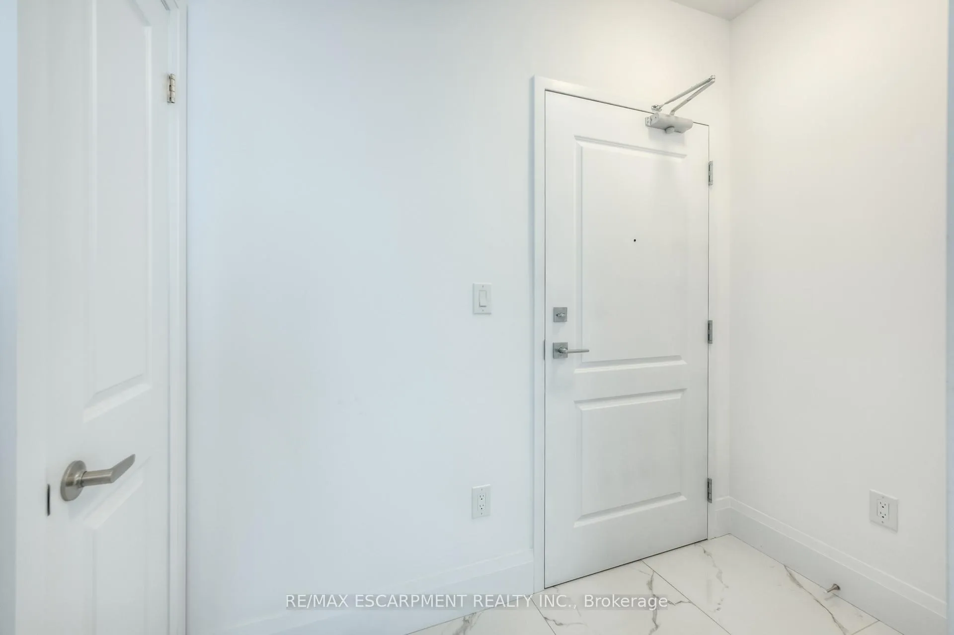 Photo 9 of Unit 521, 450 Dundas Street E, Hamilton, Waterdown — HOMEH