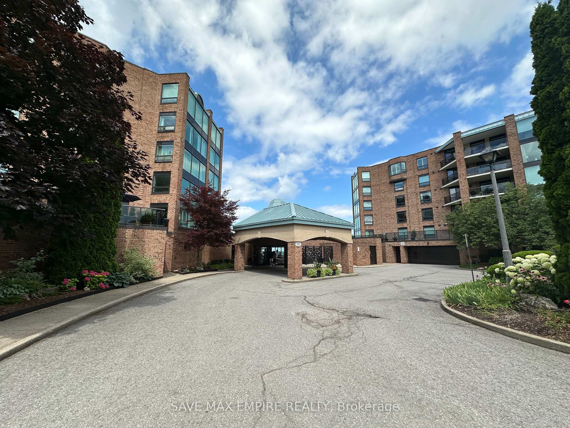 Front of Unit 2402, 701 Geneva Street