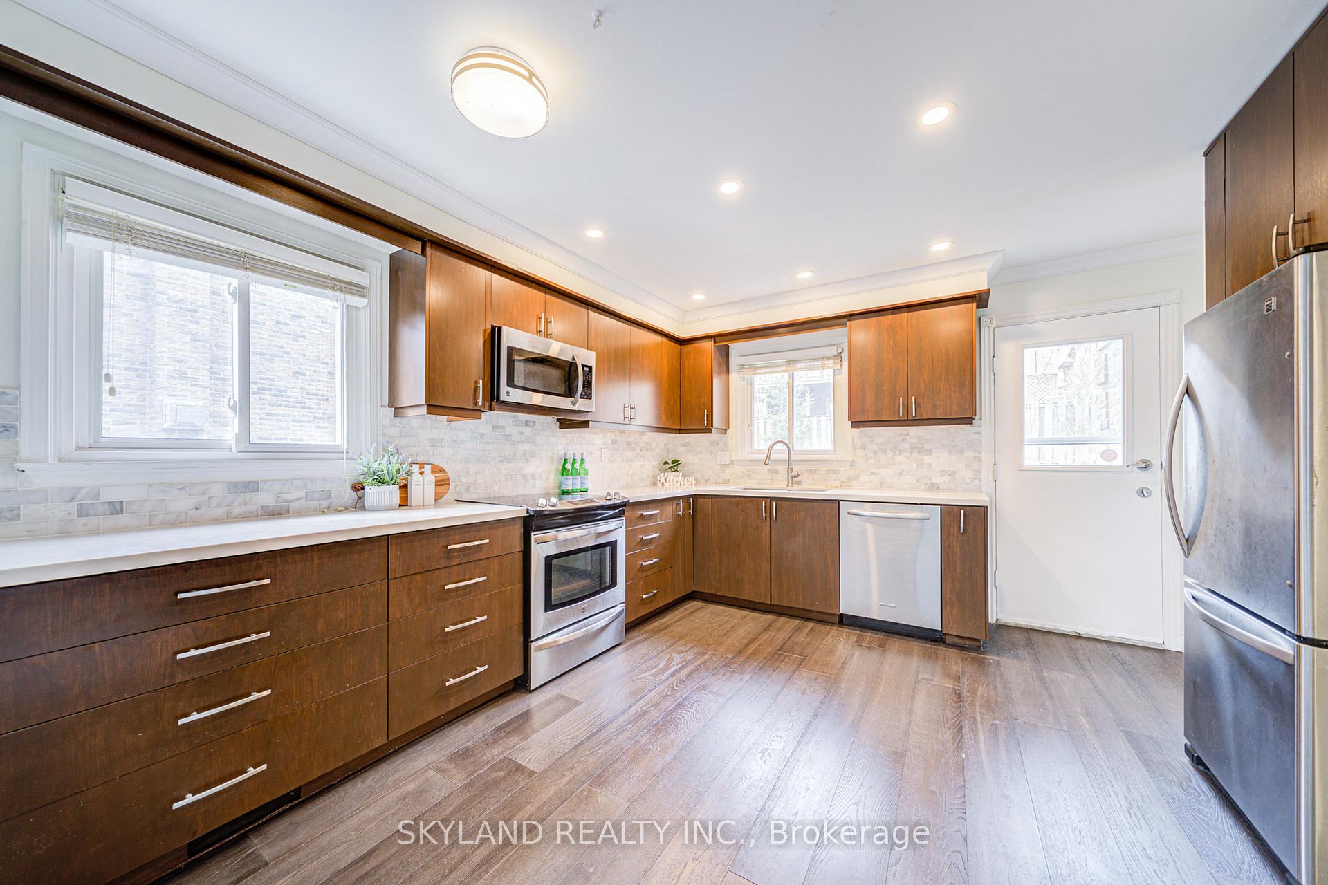 Photo 14 of 68 Batson Drive, Aurora, Aurora Village — HOMEH