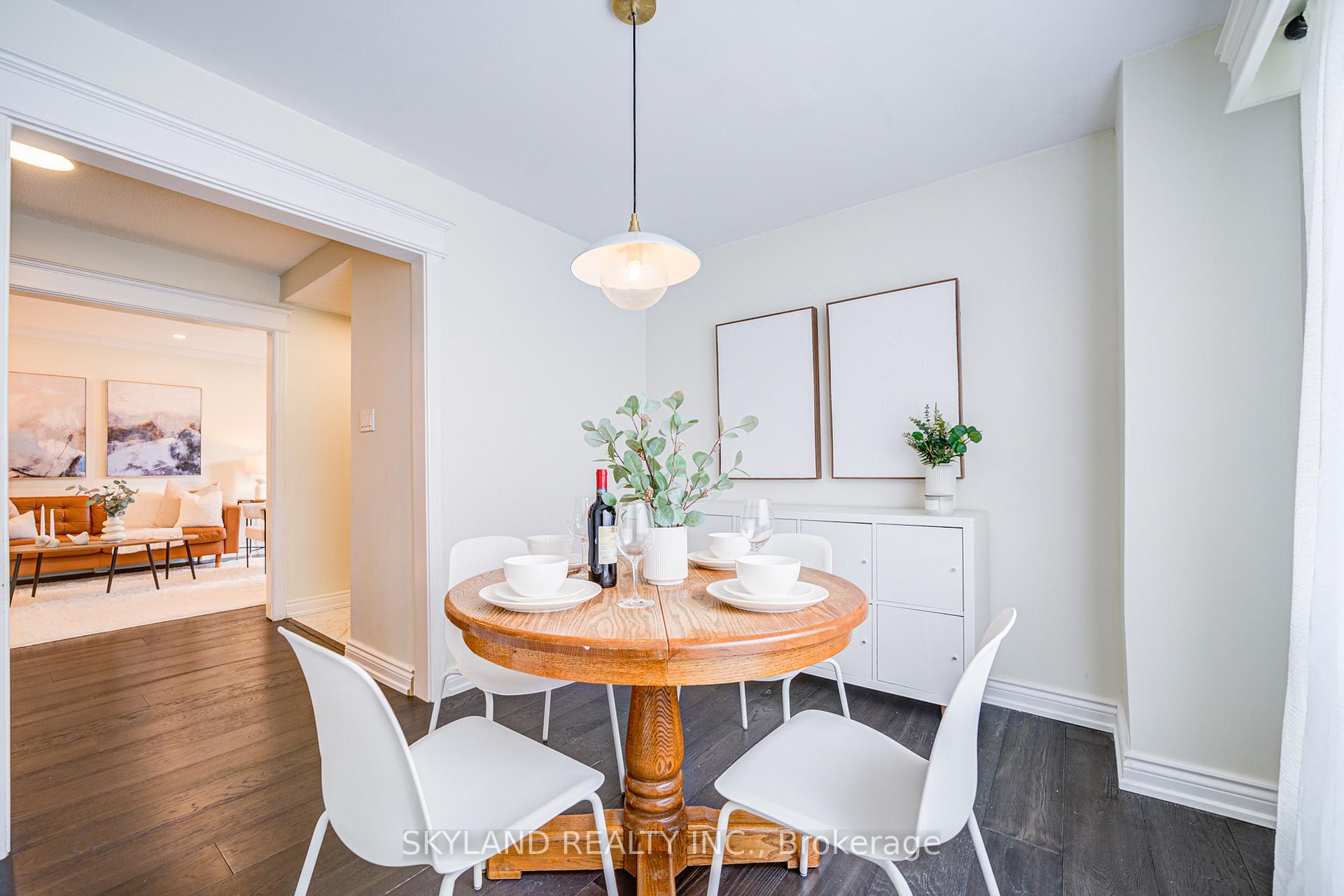 Photo 16 of 68 Batson Drive, Aurora, Aurora Village — HOMEH