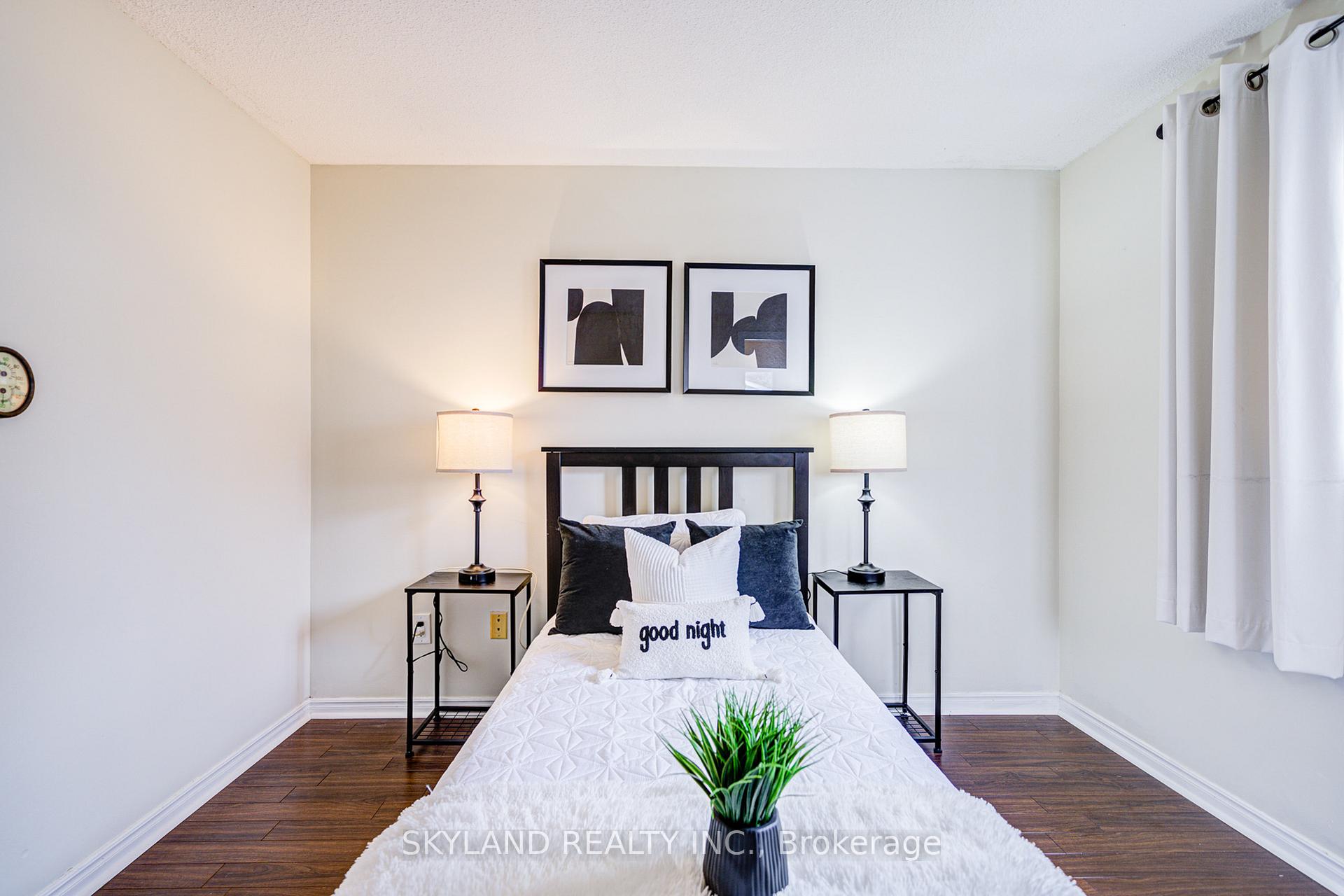 Photo 18 of 68 Batson Drive, Aurora, Aurora Village — HOMEH