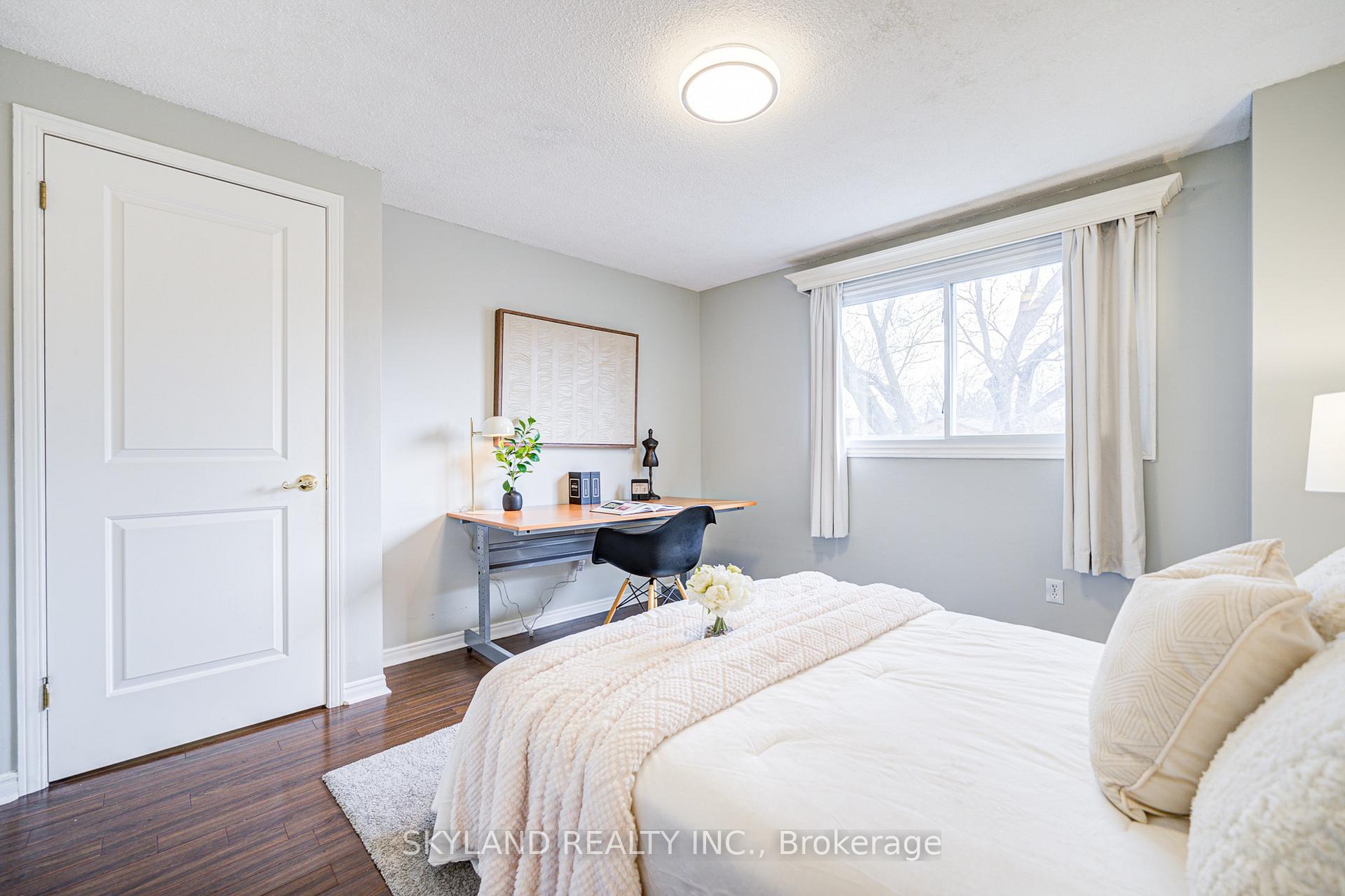 Photo 22 of 68 Batson Drive, Aurora, Aurora Village — HOMEH