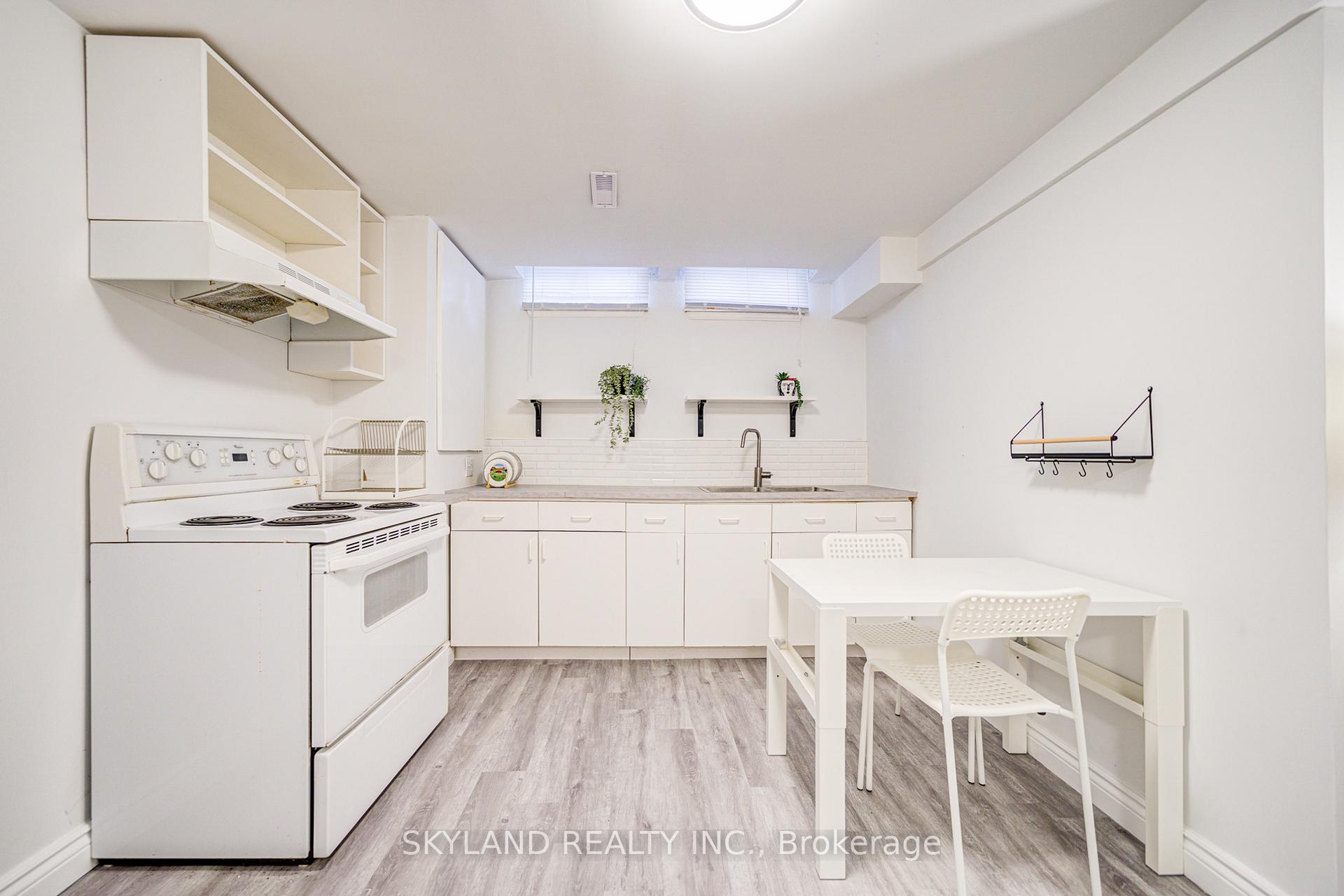 Photo 33 of 68 Batson Drive, Aurora, Aurora Village — HOMEH