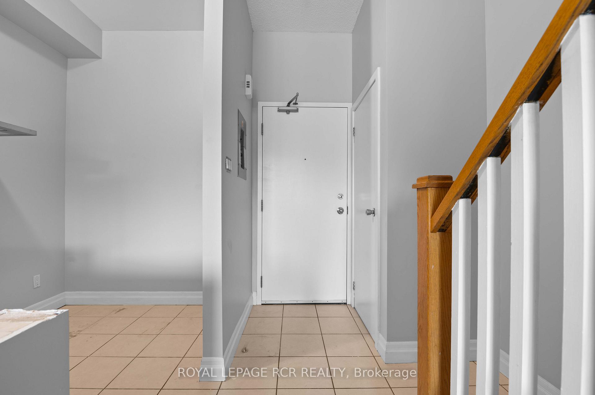 Photo 4 of Unit 4, 56 Queen Street N, Caledon, Bolton North — HOMEH