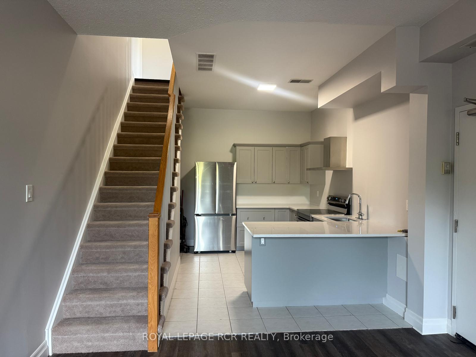 Photo 7 of Unit 4, 56 Queen Street N, Caledon, Bolton North — HOMEH