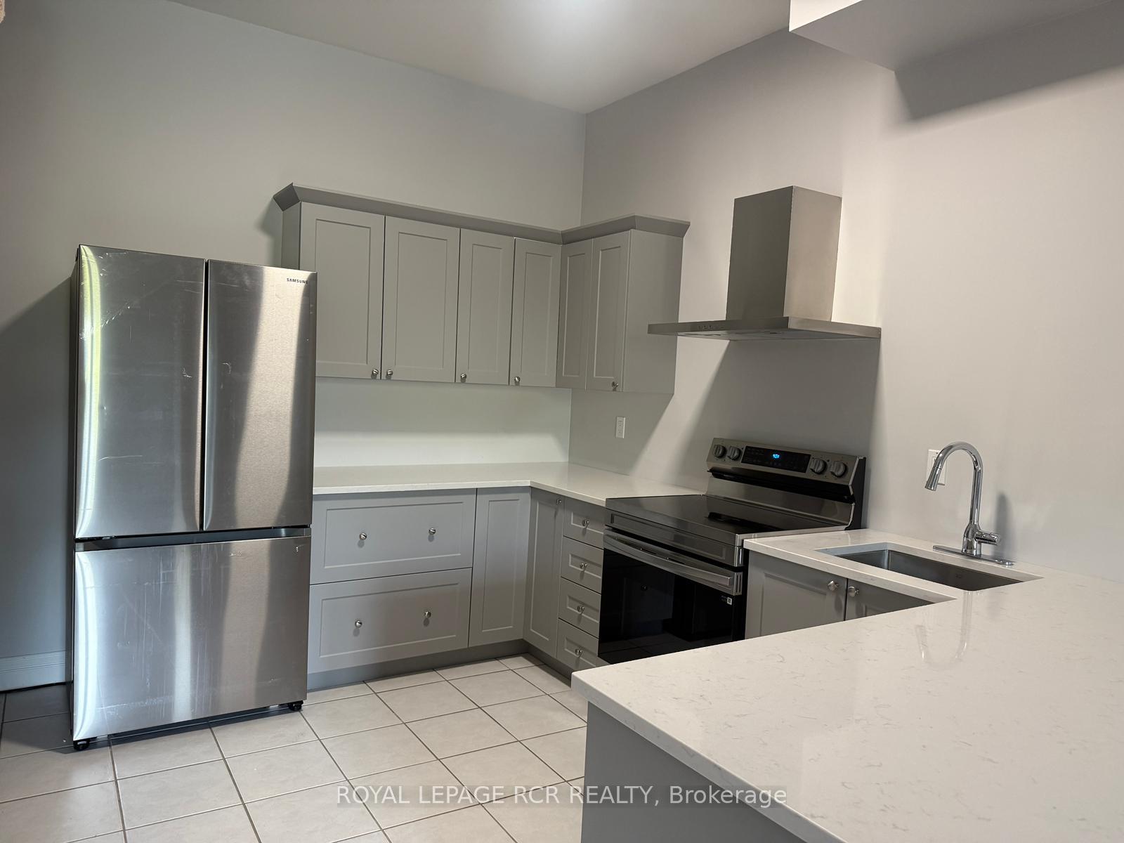 Photo 9 of Unit 4, 56 Queen Street N, Caledon, Bolton North — HOMEH