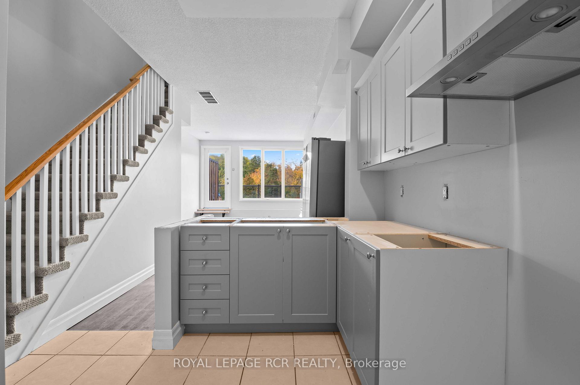 Photo 14 of Unit 4, 56 Queen Street N, Caledon, Bolton North — HOMEH