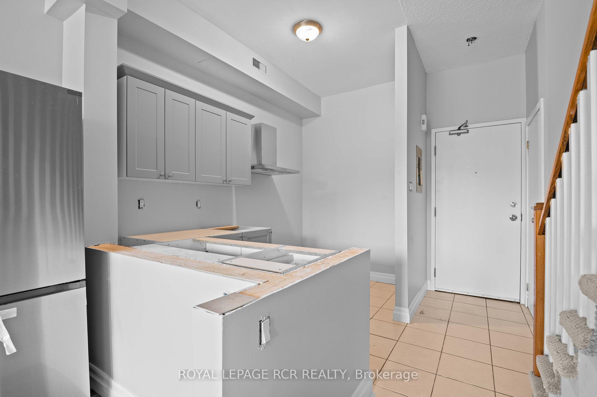 Photo 12 of Unit 4, 56 Queen Street N, Caledon, Bolton North — HOMEH