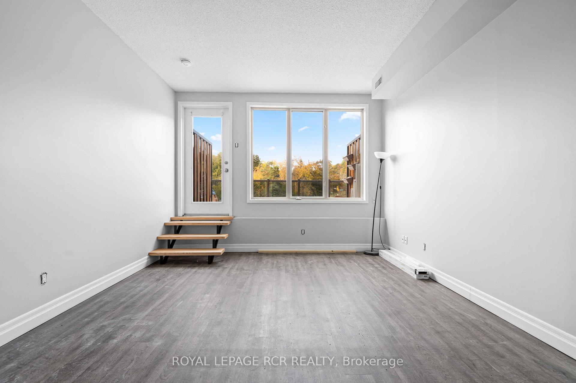 Photo 22 of Unit 4, 56 Queen Street N, Caledon, Bolton North — HOMEH