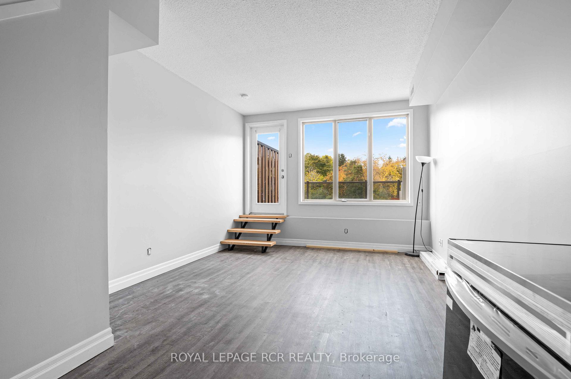 Photo 19 of Unit 4, 56 Queen Street N, Caledon, Bolton North — HOMEH