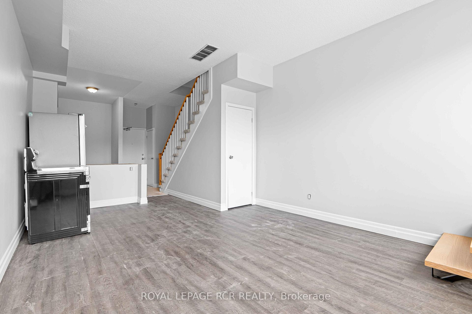 Photo 25 of Unit 4, 56 Queen Street N, Caledon, Bolton North — HOMEH