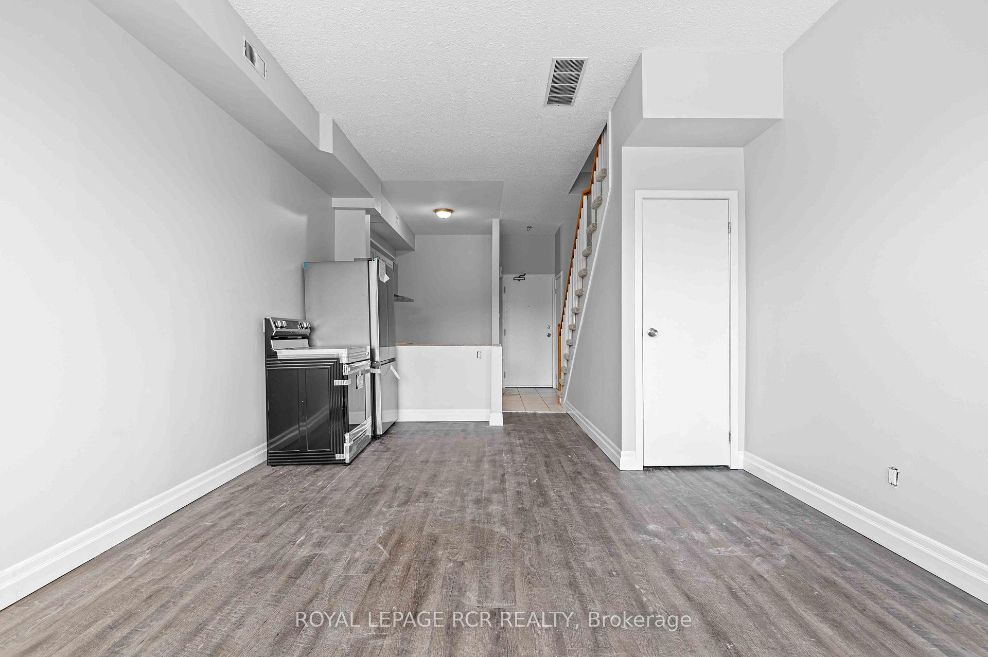 Photo 16 of Unit 4, 56 Queen Street N, Caledon, Bolton North — HOMEH