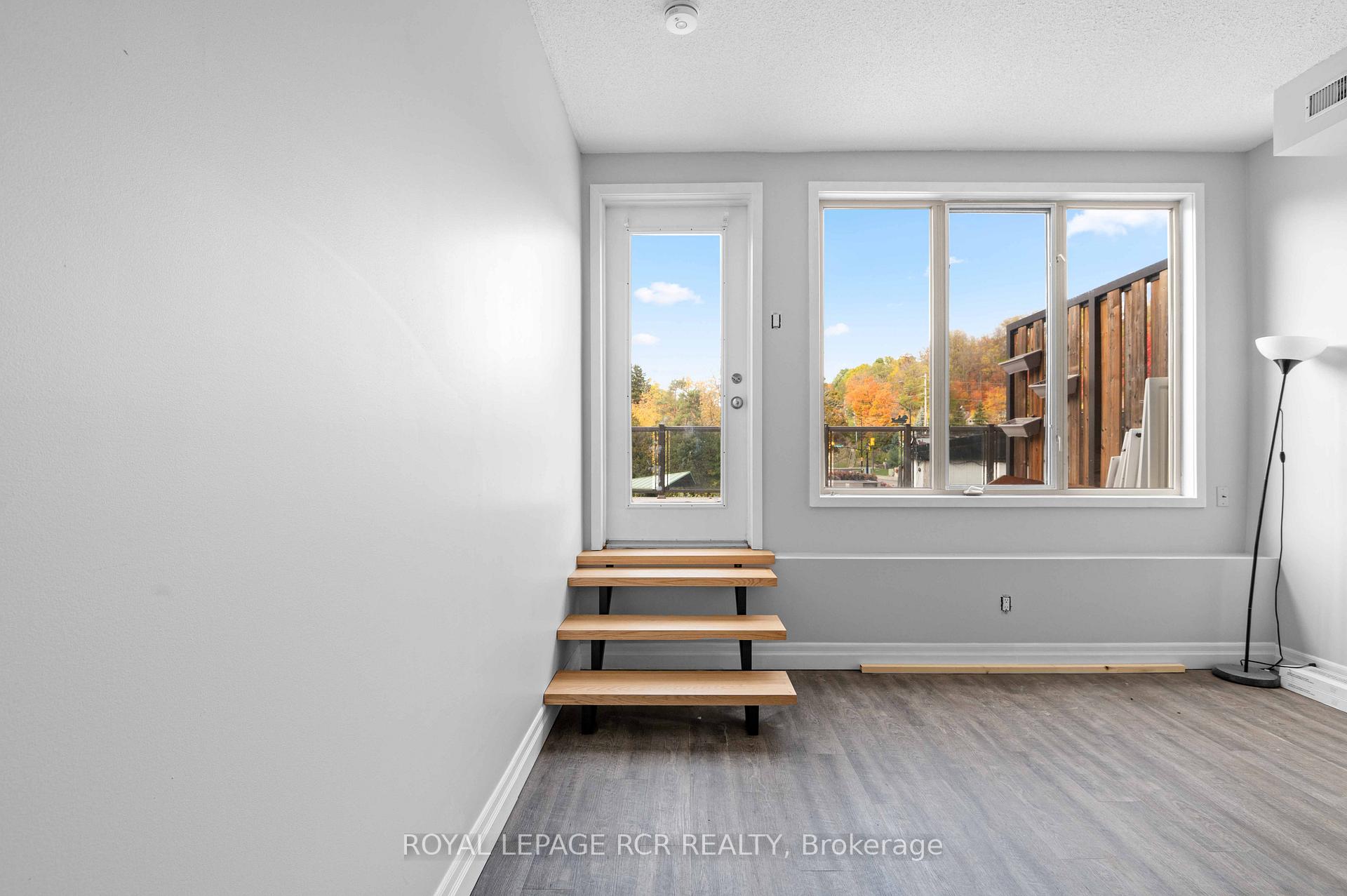 Photo 24 of Unit 4, 56 Queen Street N, Caledon, Bolton North — HOMEH