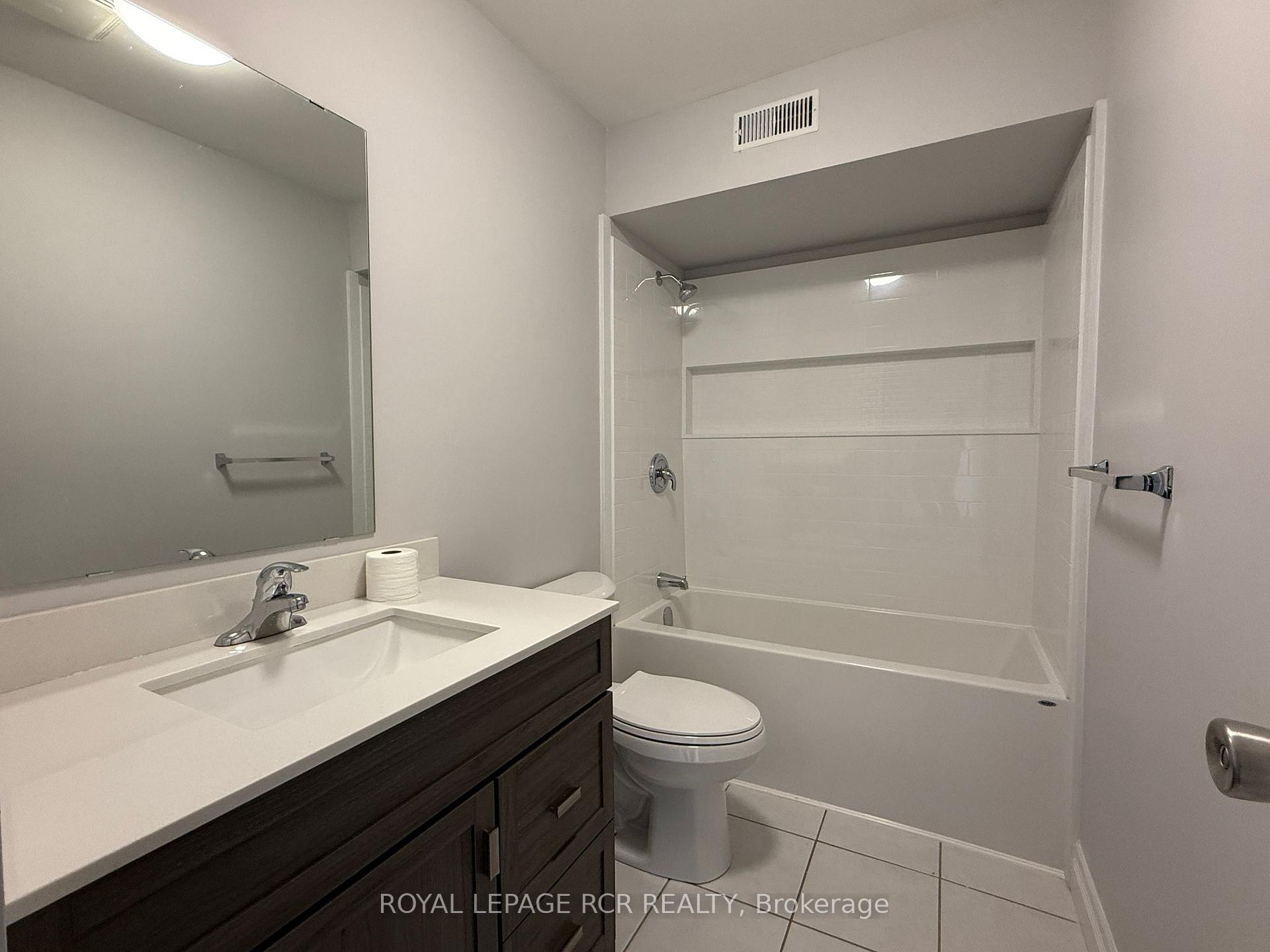 Photo 33 of Unit 4, 56 Queen Street N, Caledon, Bolton North — HOMEH