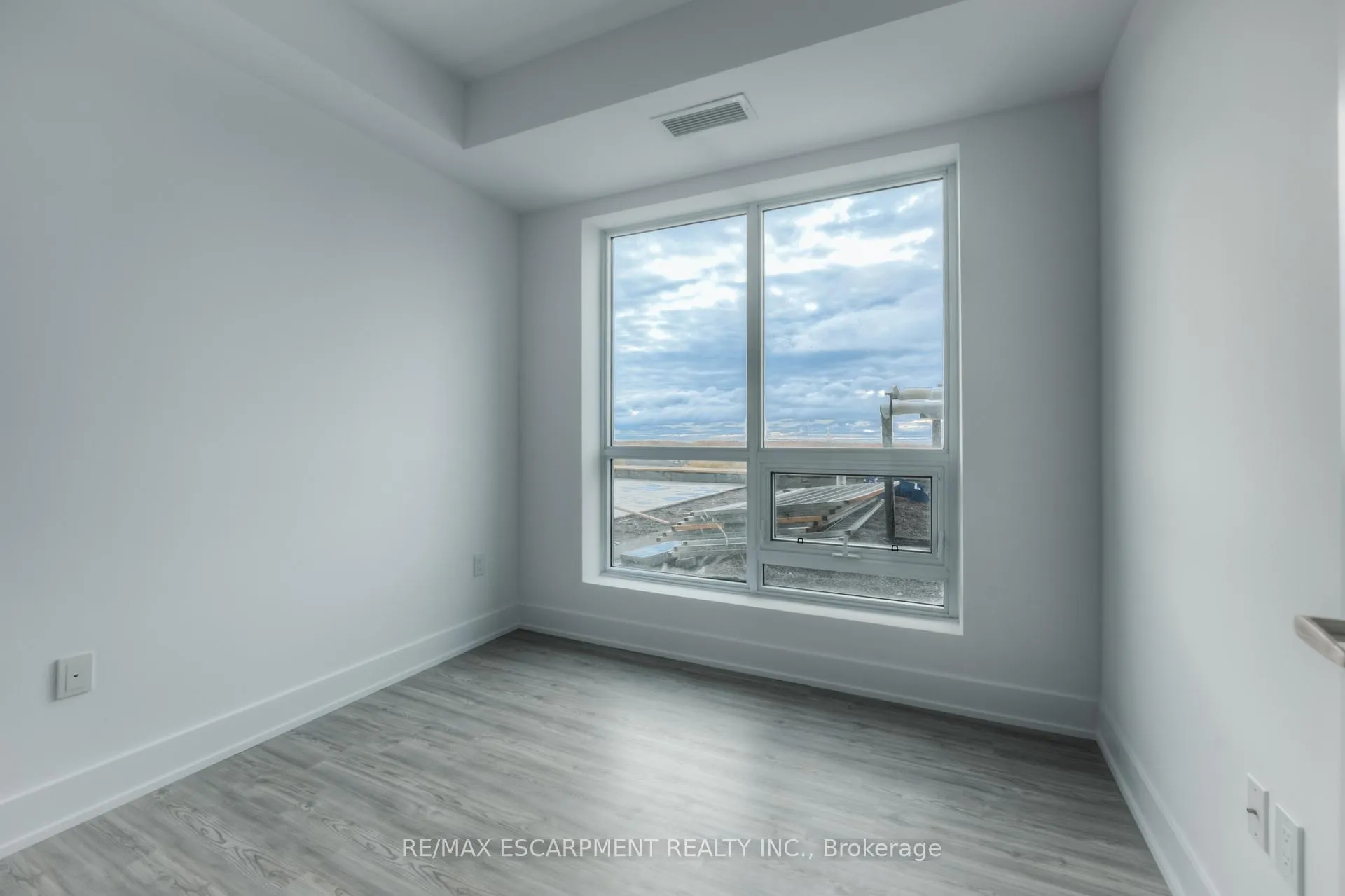 Photo 9 of Unit 909, 450 Dundas Street E, Hamilton, Waterdown — HOMEH