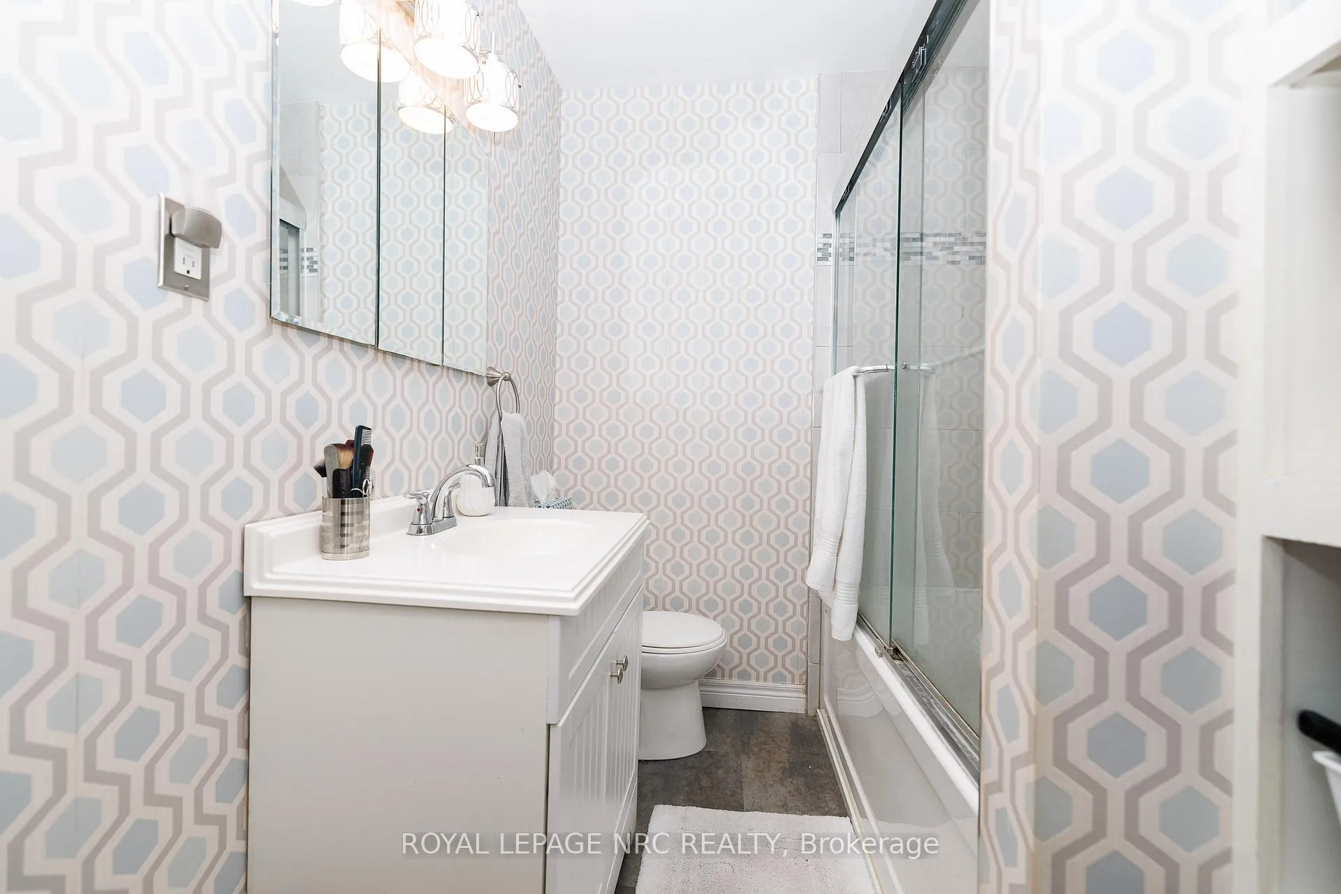 Photo 23 of 78 Russell Avenue, St. Catharines, Downtown — HOMEH