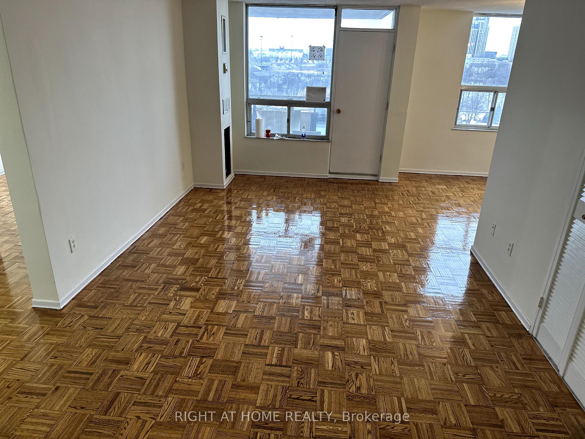 Front of Unit 1403, 20 Edgecliff Golfway