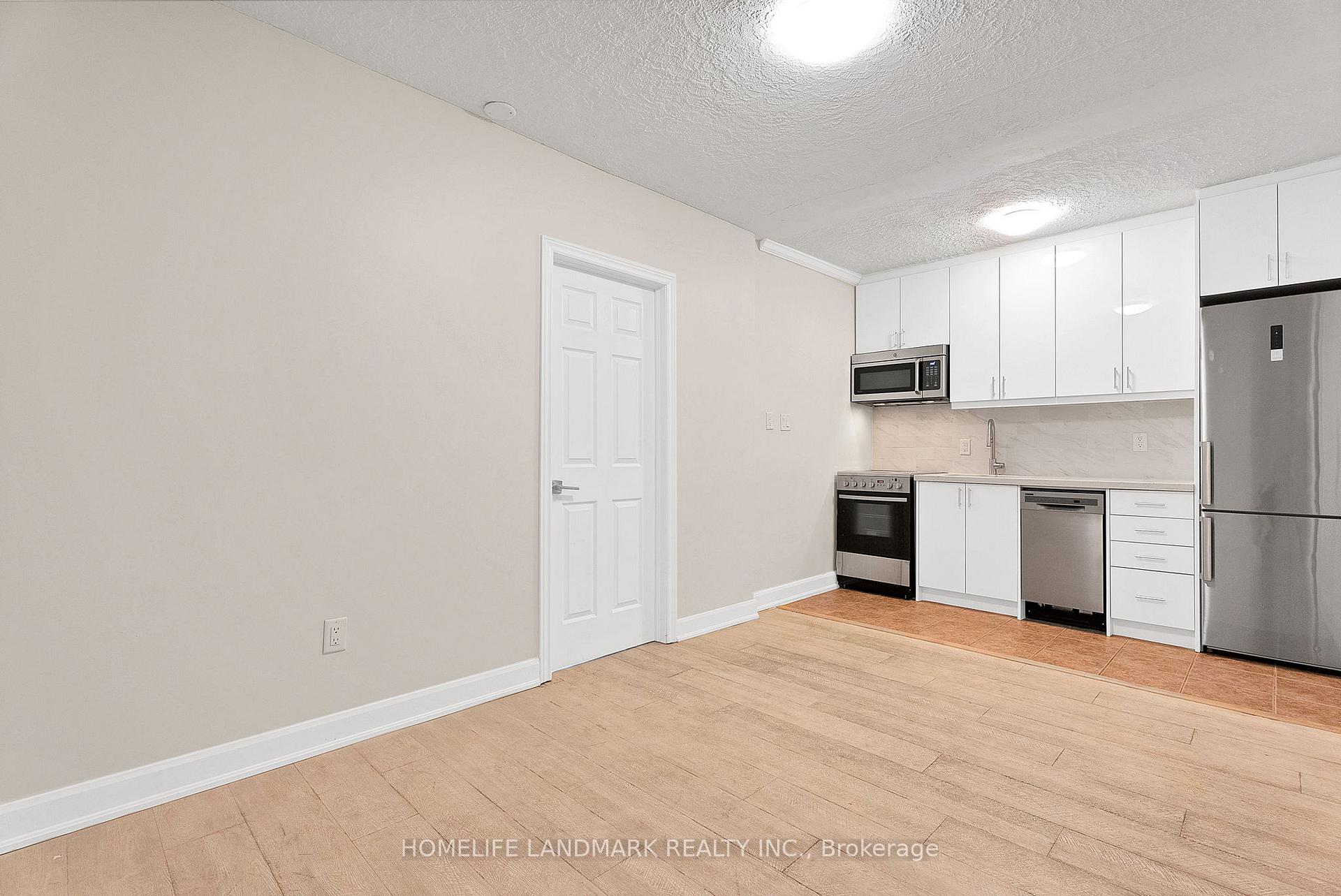 Front of Unit 106, 448 Spadina Road