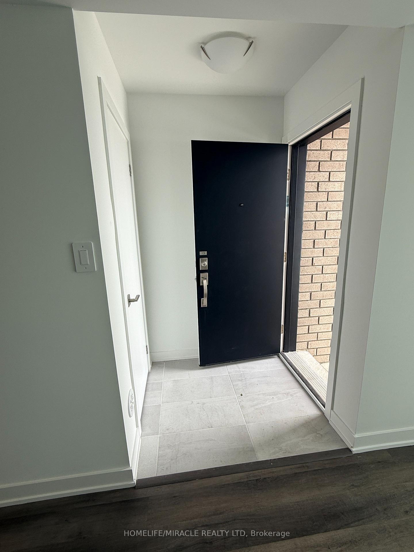 Photo 5 of Unit 13, 5 Romilly Avenue, Brampton, Northwest Brampton — HOMEH