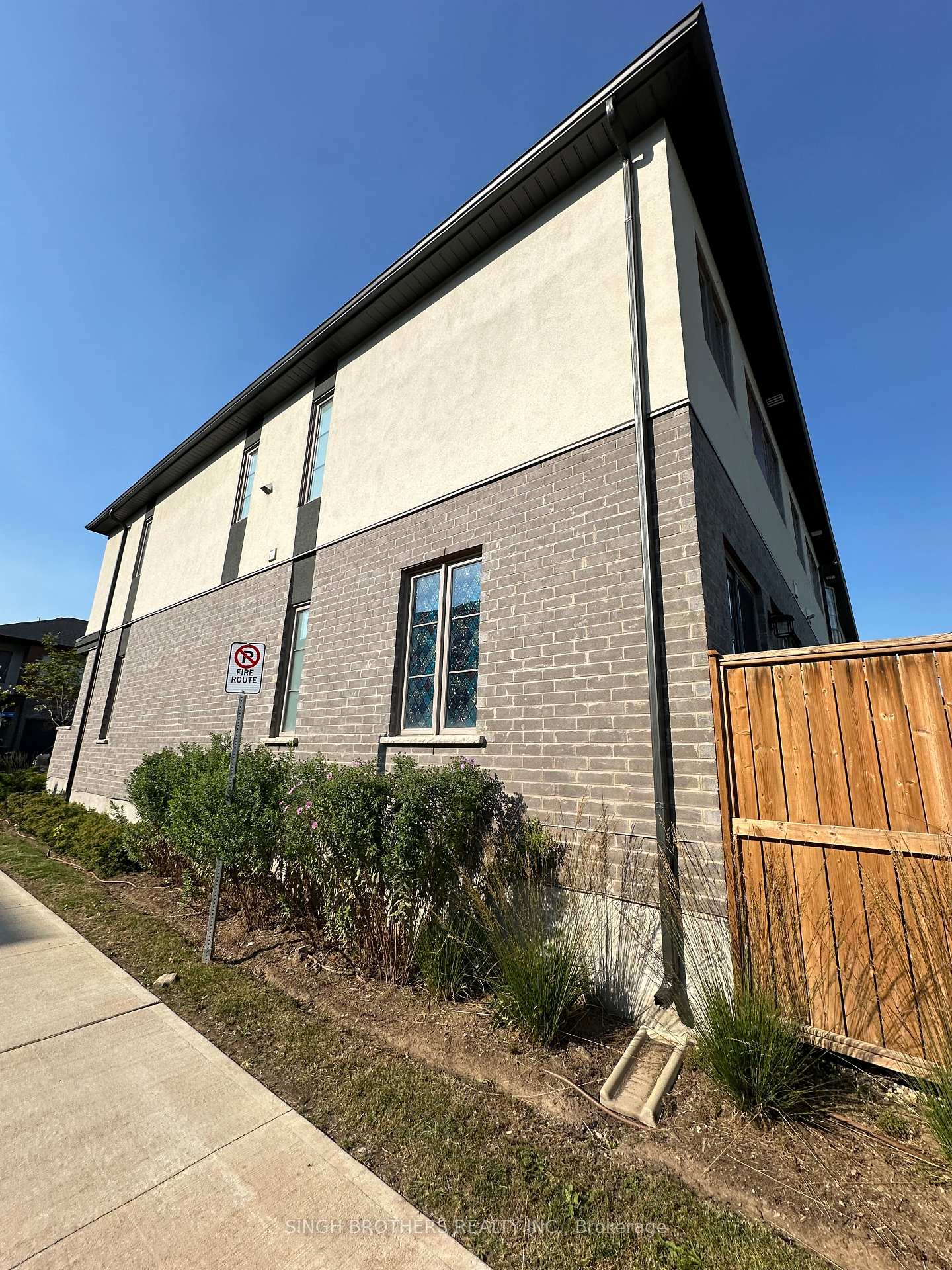 Photo 2 of 53 Steele Crescent, Guelph, St. Patrick's Ward — HOMEH
