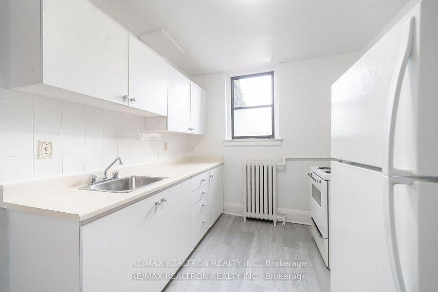 Photo 4 of Unit 17, 4 Kingston Road, Toronto, Woodbine Corridor — HOMEH