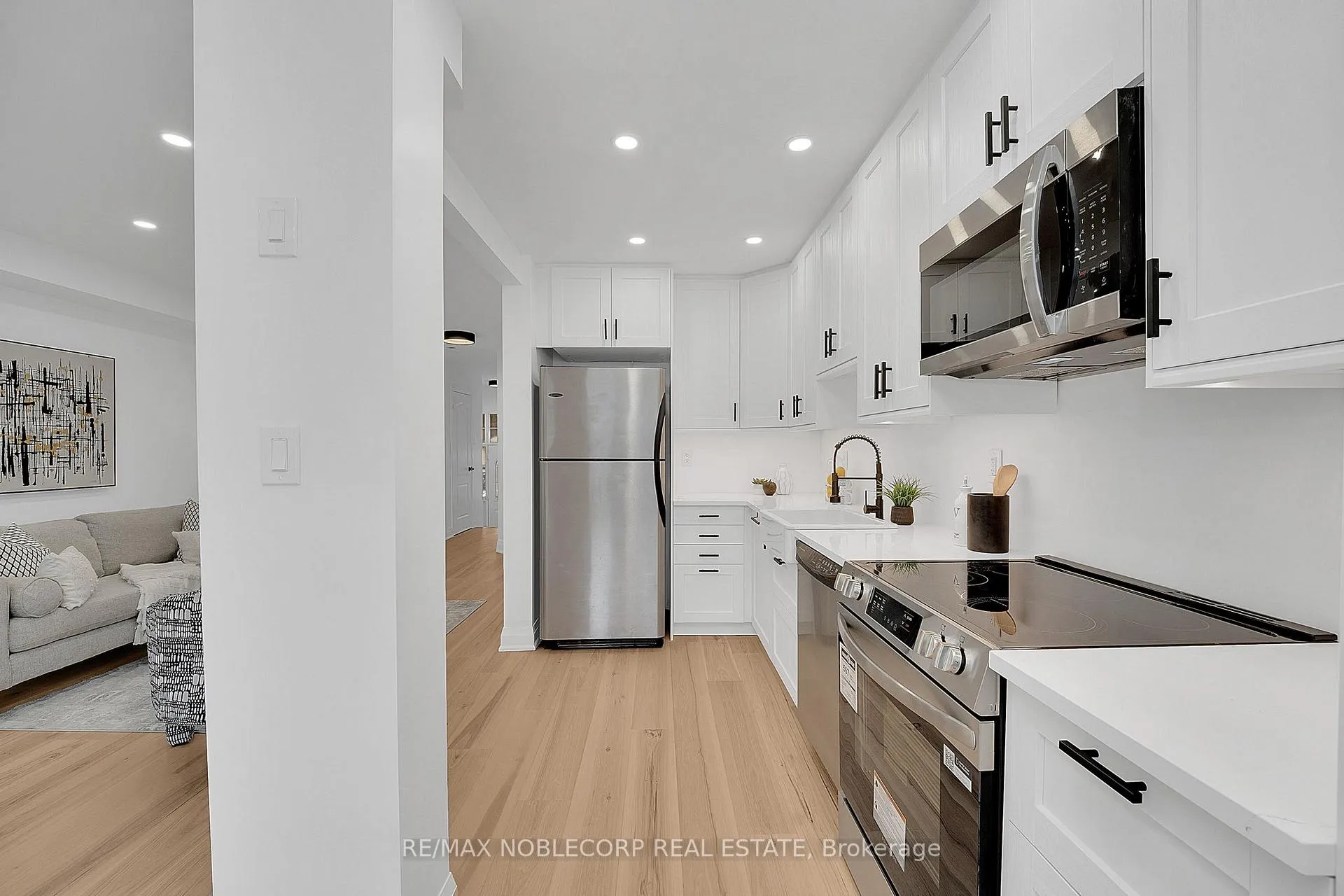 Photo 10 of 29 Mugford Road, Aurora, Bayview Wellington — HOMEH