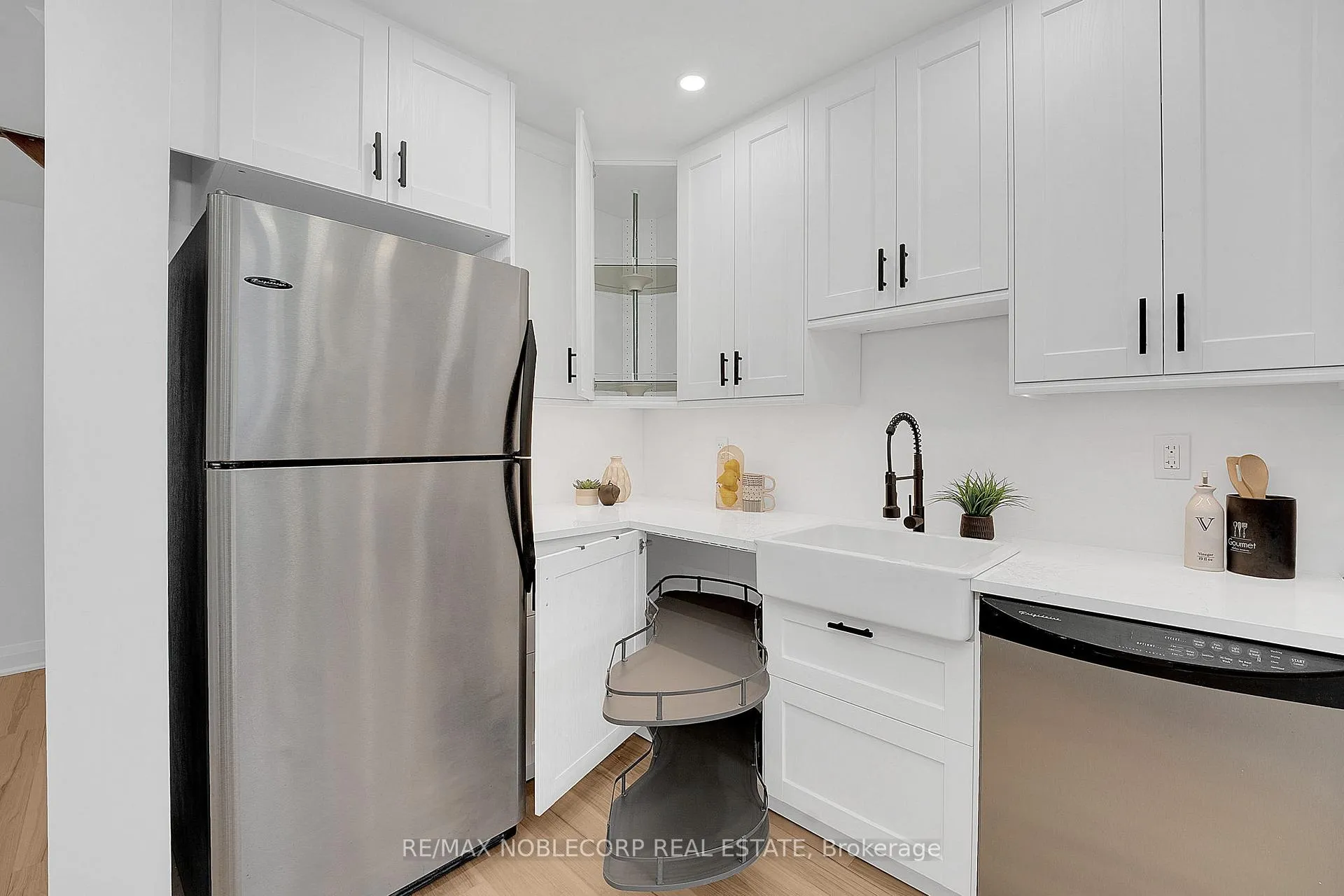 Photo 11 of 29 Mugford Road, Aurora, Bayview Wellington — HOMEH