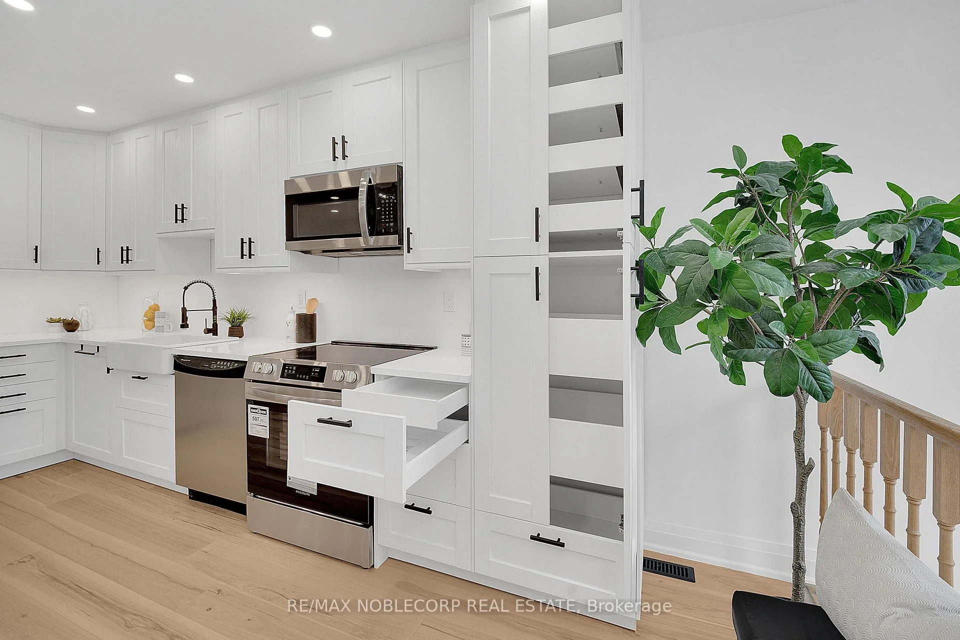 Photo 12 of 29 Mugford Road, Aurora, Bayview Wellington — HOMEH