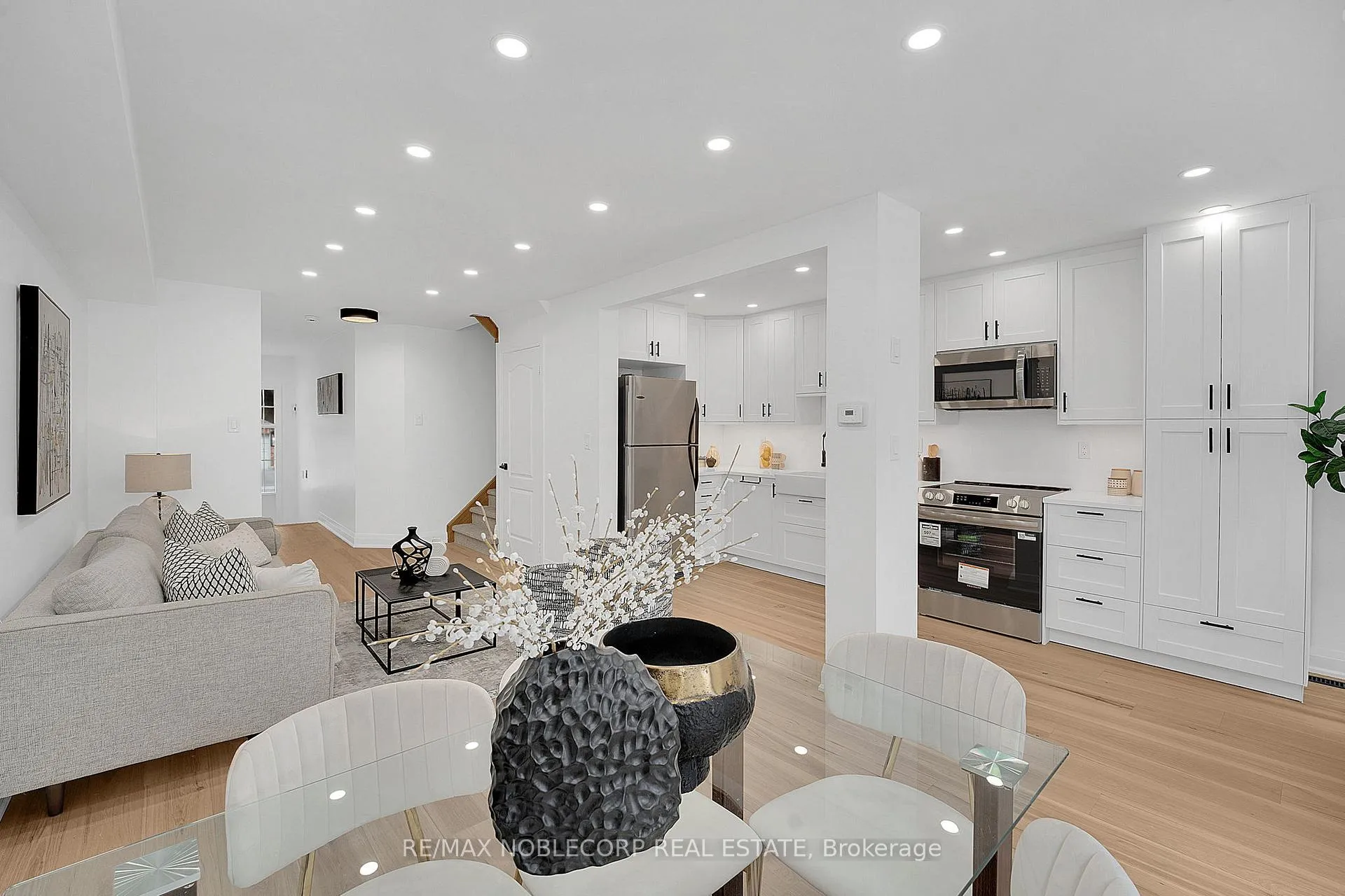 Photo 14 of 29 Mugford Road, Aurora, Bayview Wellington — HOMEH