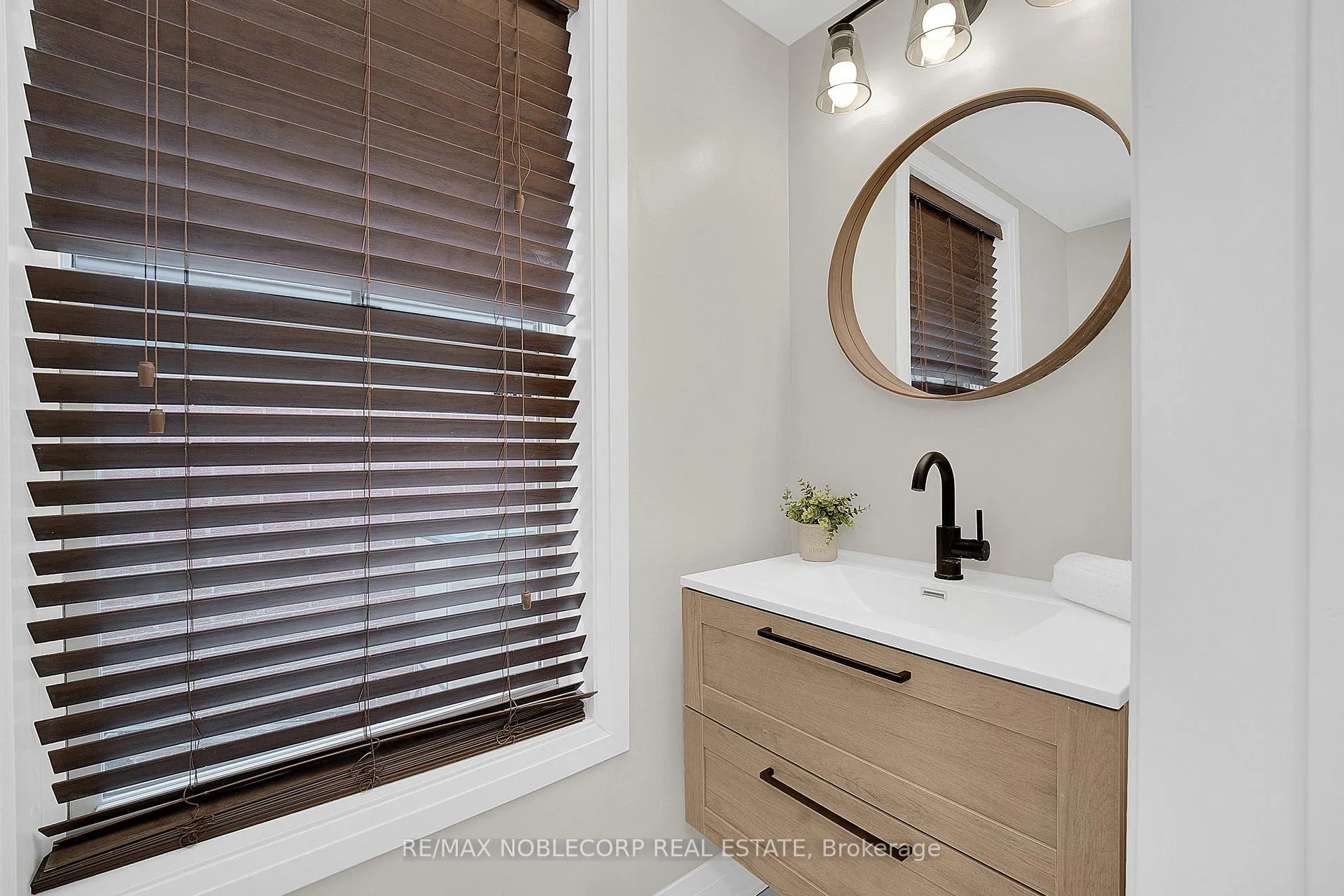 Photo 15 of 29 Mugford Road, Aurora, Bayview Wellington — HOMEH