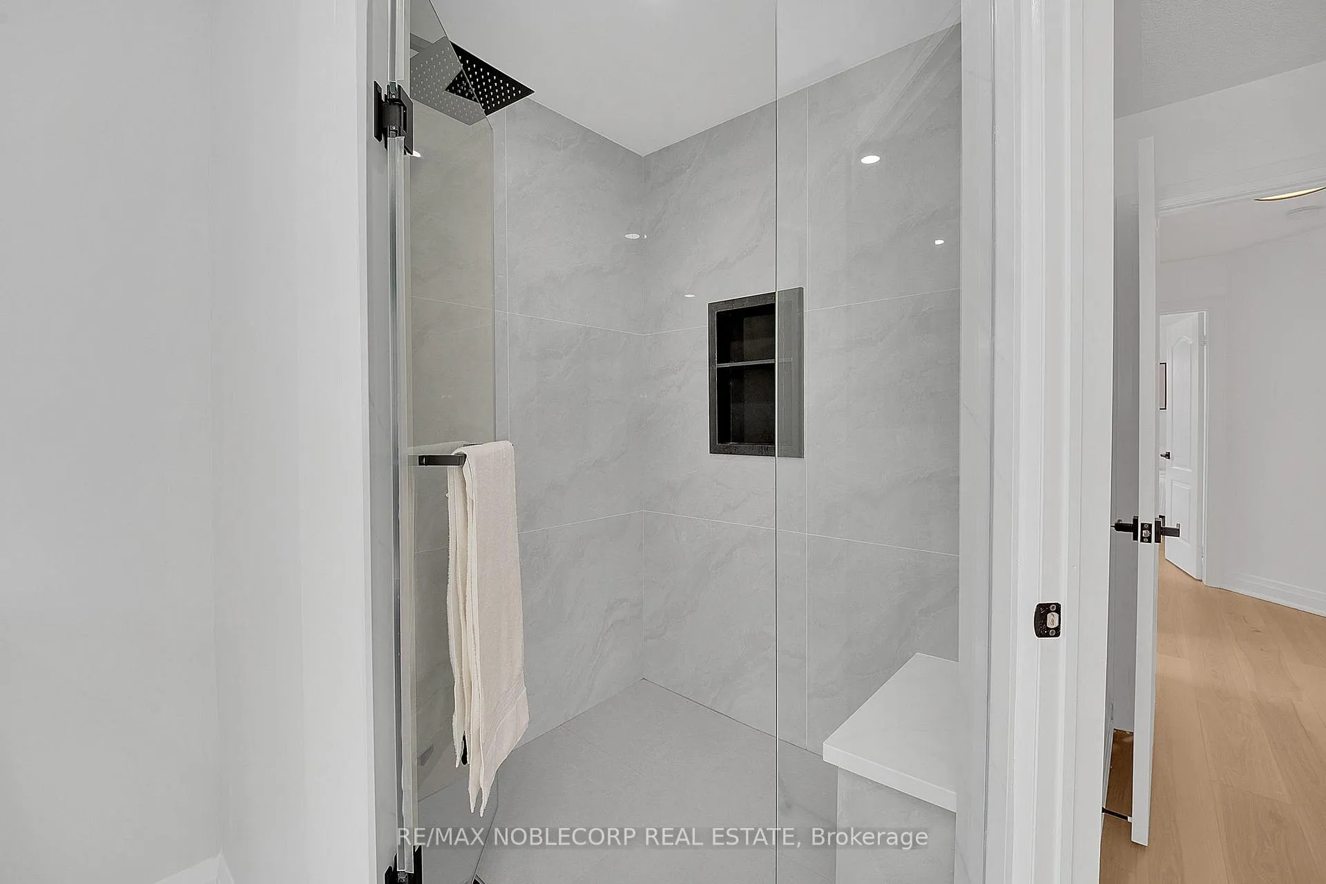 Photo 20 of 29 Mugford Road, Aurora, Bayview Wellington — HOMEH