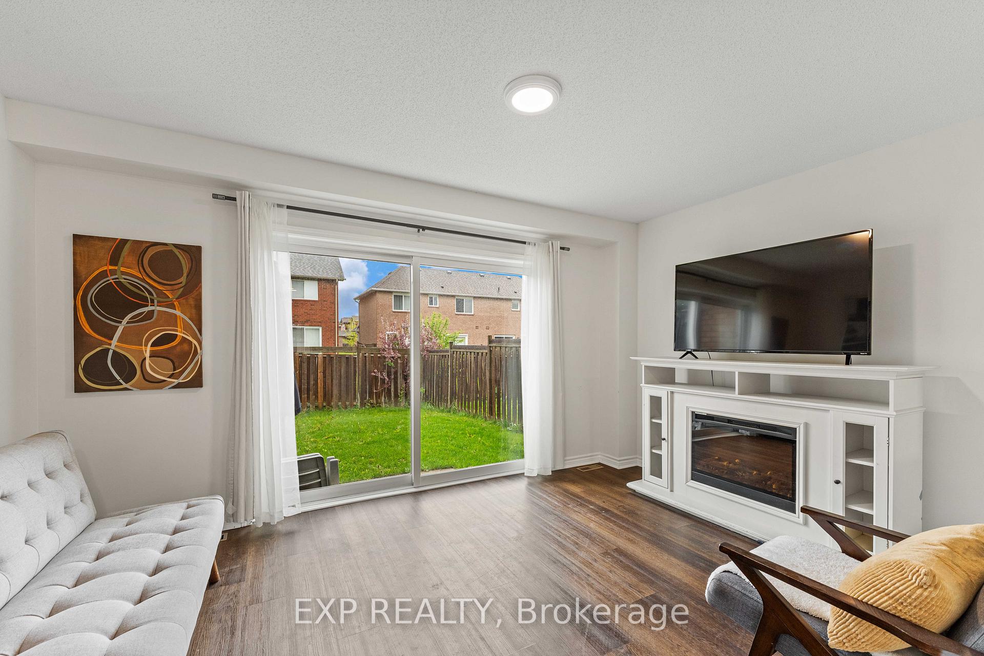 Photo 4 of 128 Sydenham Wells, Barrie, Georgian Drive — HOMEH