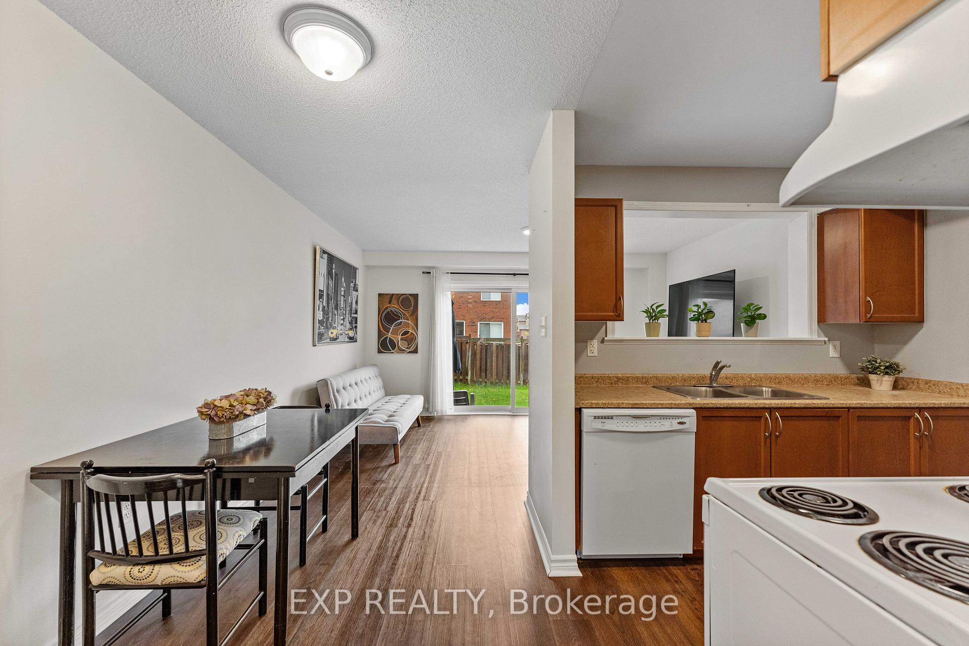 Photo 3 of 128 Sydenham Wells, Barrie, Georgian Drive — HOMEH