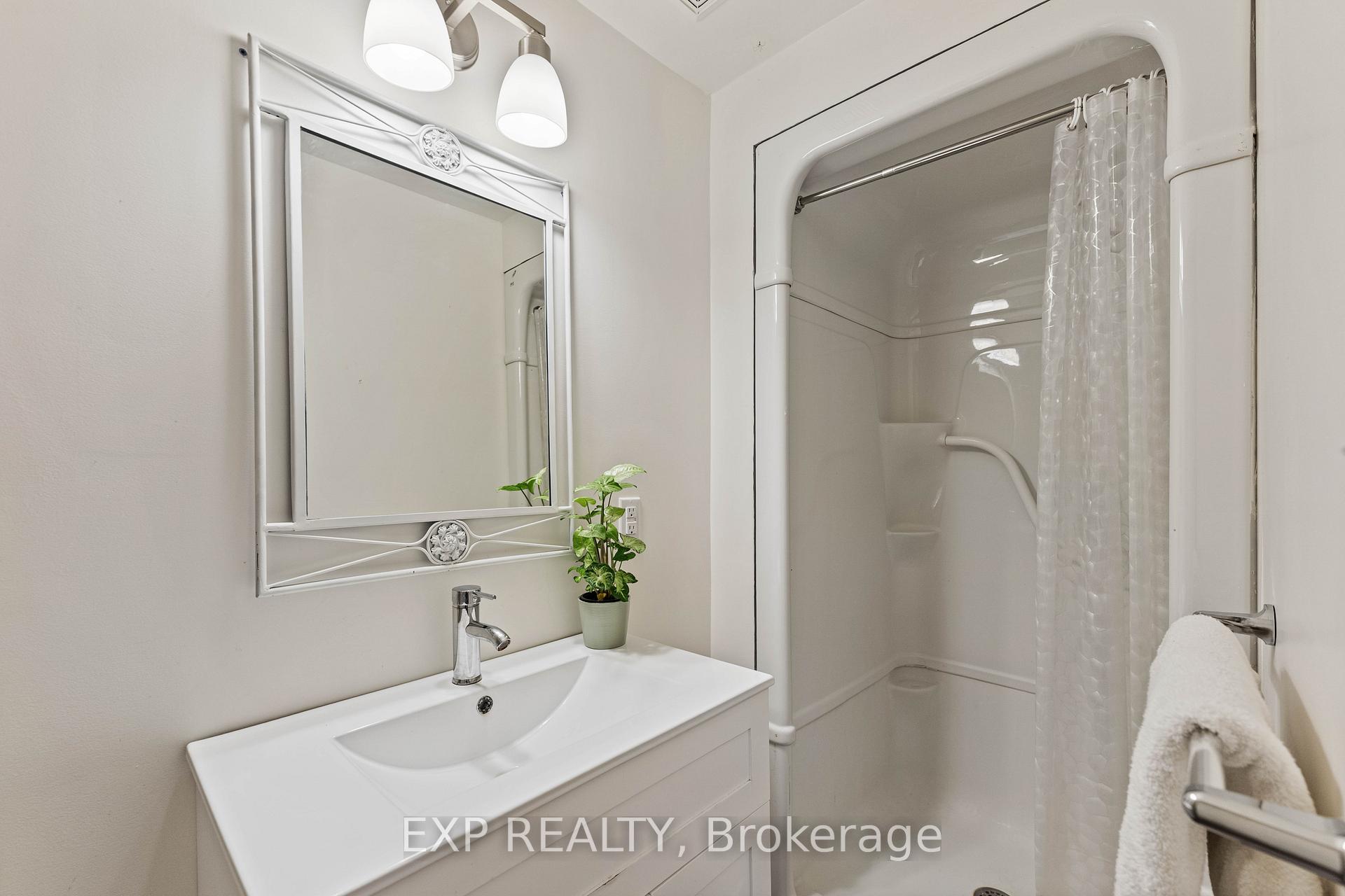 Photo 7 of 128 Sydenham Wells, Barrie, Georgian Drive — HOMEH