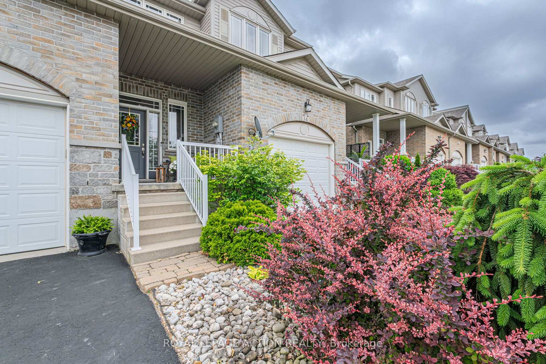 Photo 3 of 12 Rowe Lane, Brant, Paris — HOMEH