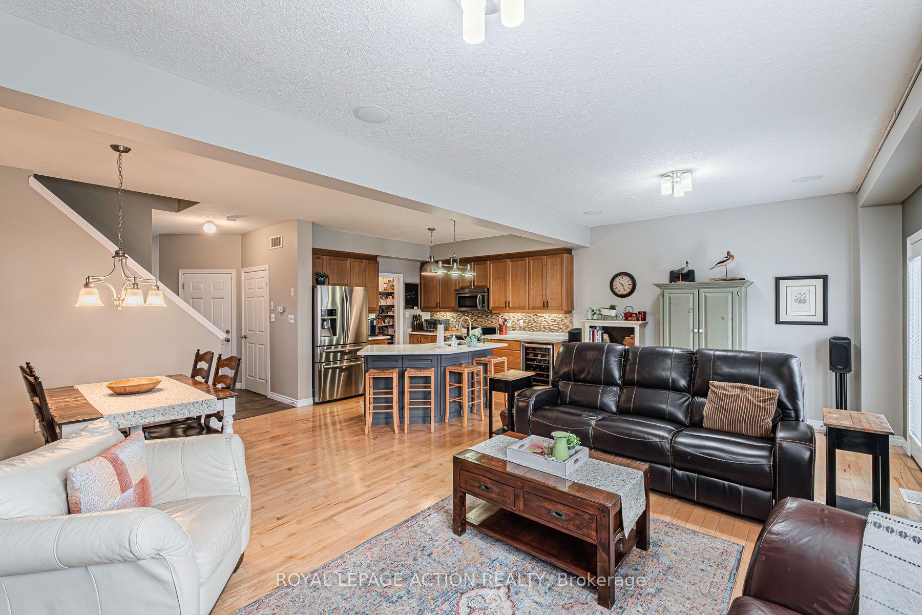 Photo 20 of 12 Rowe Lane, Brant, Paris — HOMEH