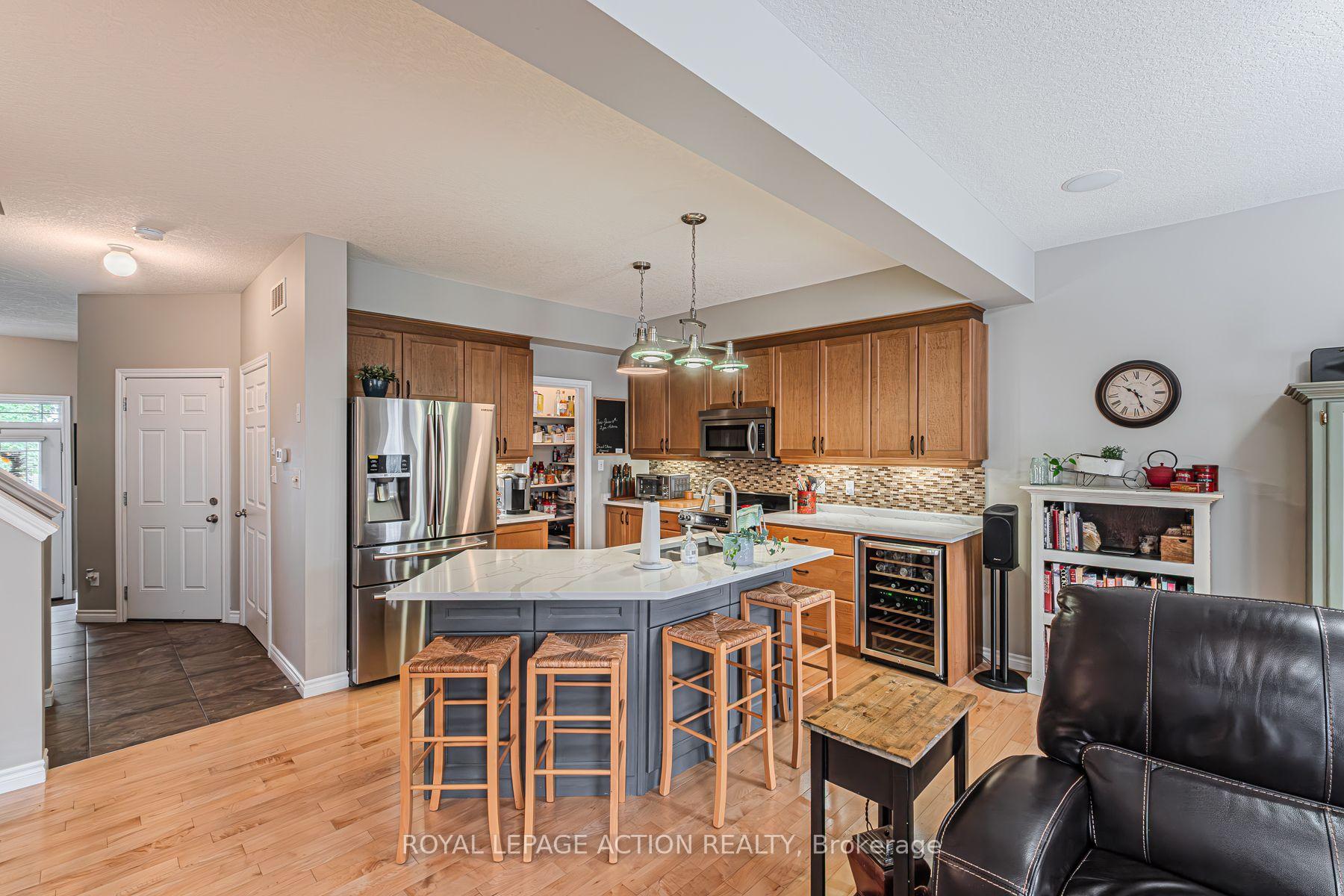 Photo 23 of 12 Rowe Lane, Brant, Paris — HOMEH