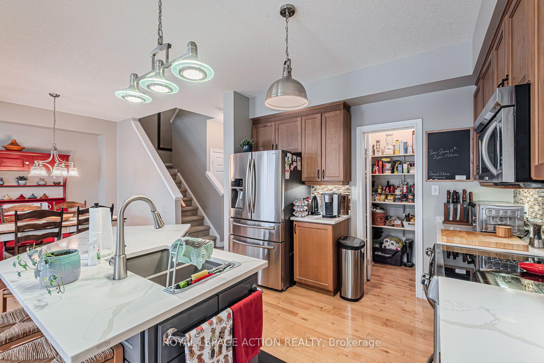Photo 24 of 12 Rowe Lane, Brant, Paris — HOMEH