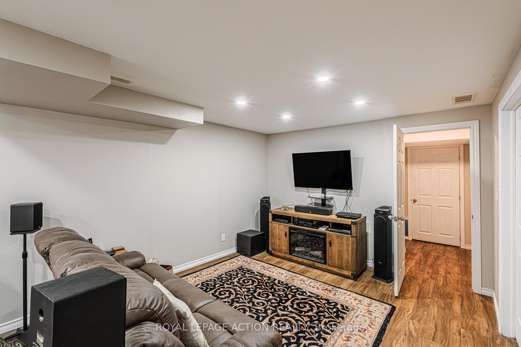 Photo 50 of 12 Rowe Lane, Brant, Paris — HOMEH