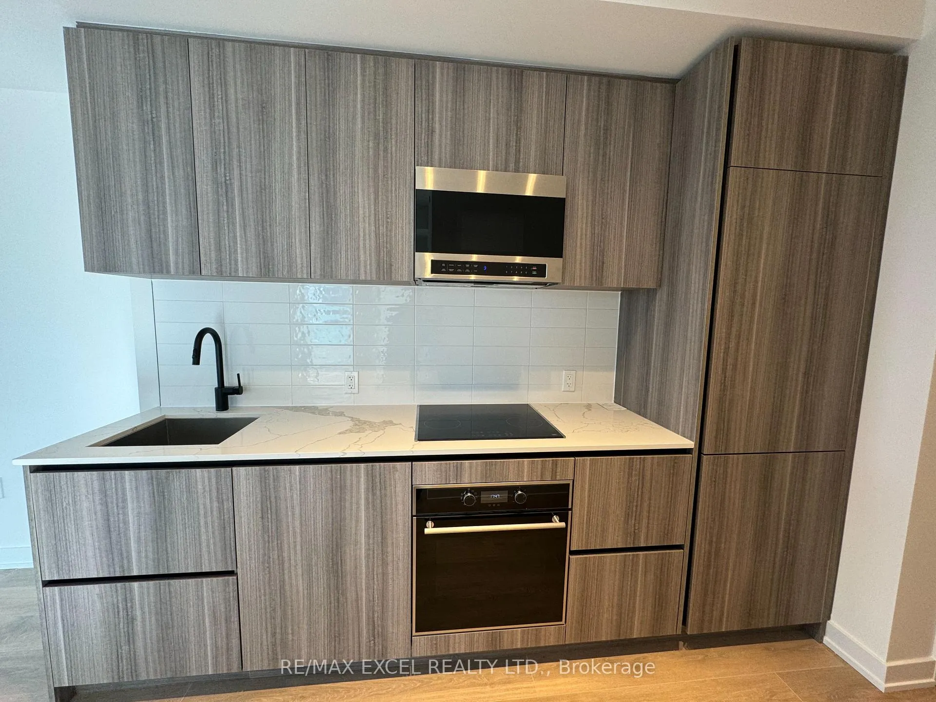 Photo 3 of Unit 3804, 117 Broadway Avenue, Toronto, Mount Pleasant West — HOMEH