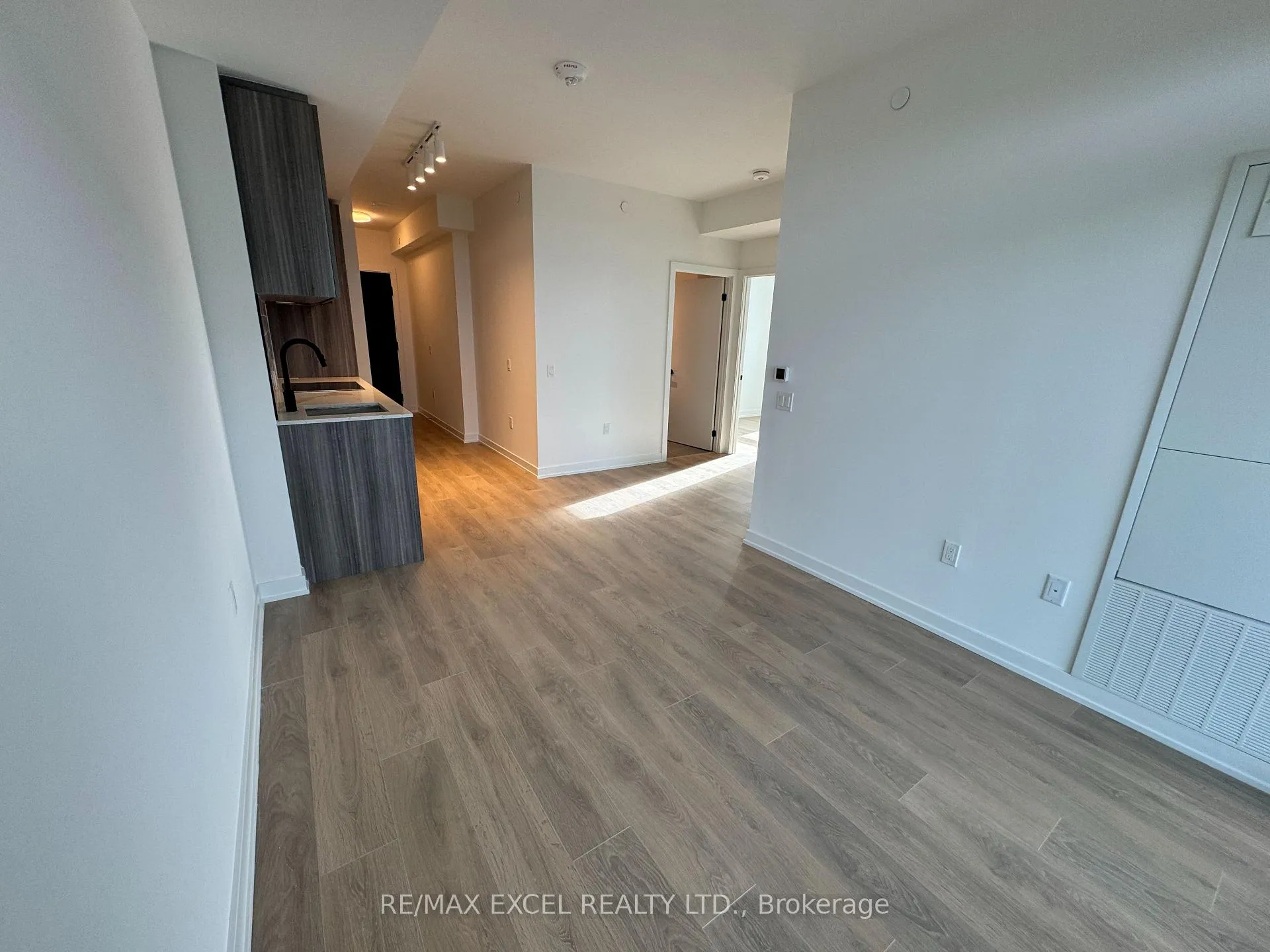 Photo 5 of Unit 3804, 117 Broadway Avenue, Toronto, Mount Pleasant West — HOMEH