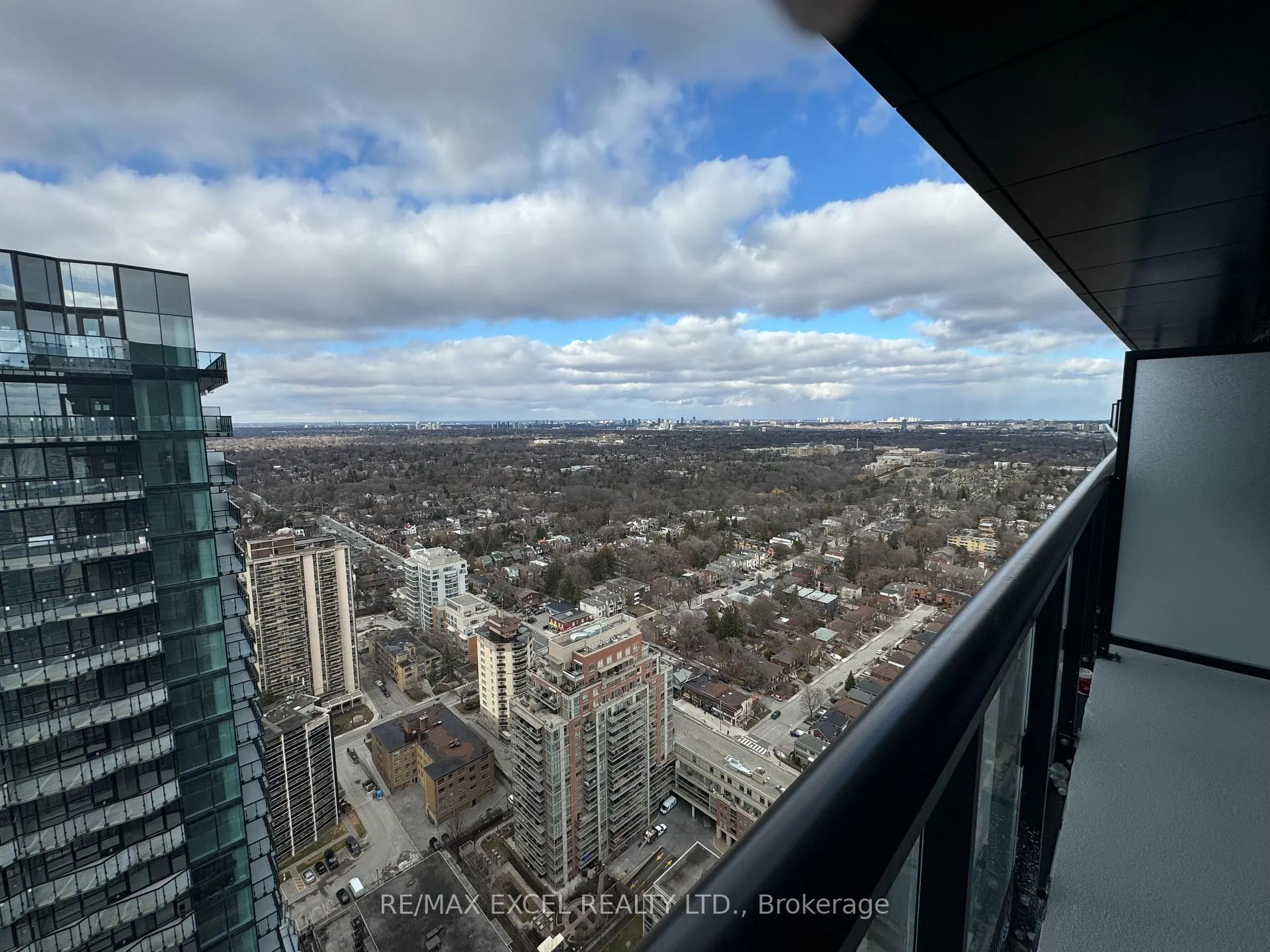 Photo 12 of Unit 3804, 117 Broadway Avenue, Toronto, Mount Pleasant West — HOMEH