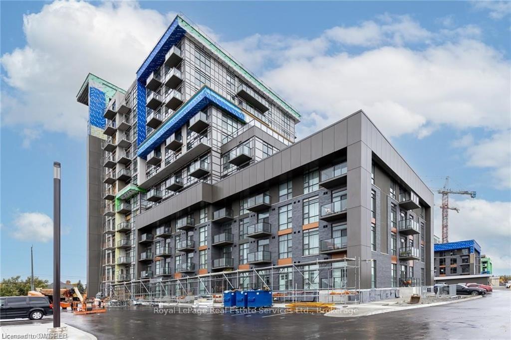 Front of Unit 905, 450 Dundas Street E
