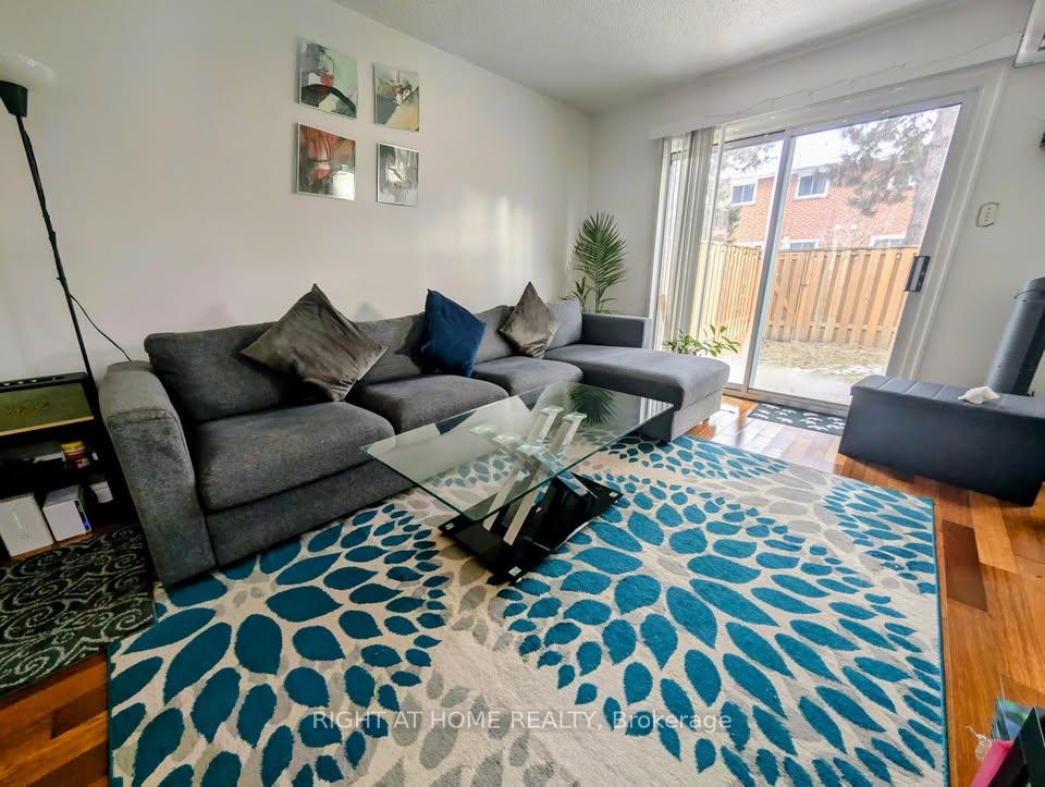 Photo 1 of 72 Niles Way, Markham, Aileen-Willowbrook — HOMEH