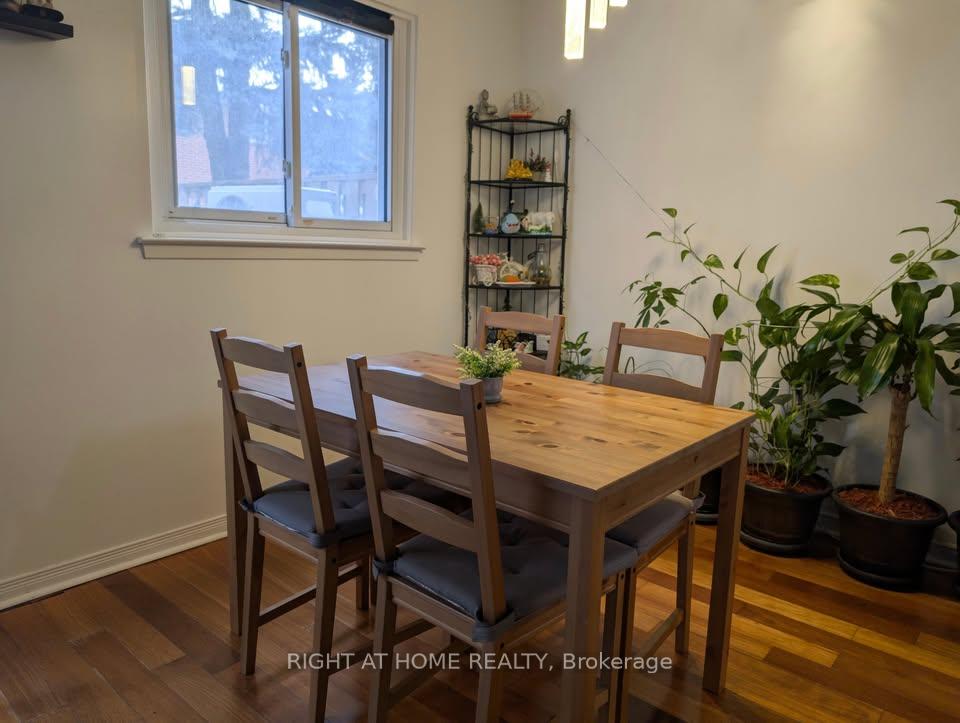Photo 7 of 72 Niles Way, Markham, Aileen-Willowbrook — HOMEH