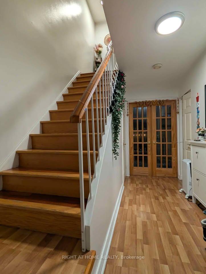 Photo 8 of 72 Niles Way, Markham, Aileen-Willowbrook — HOMEH