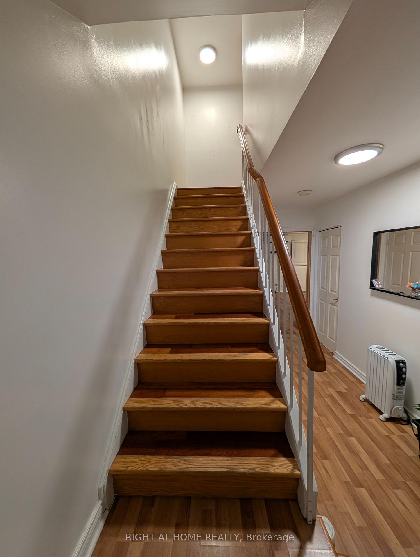 Photo 9 of 72 Niles Way, Markham, Aileen-Willowbrook — HOMEH